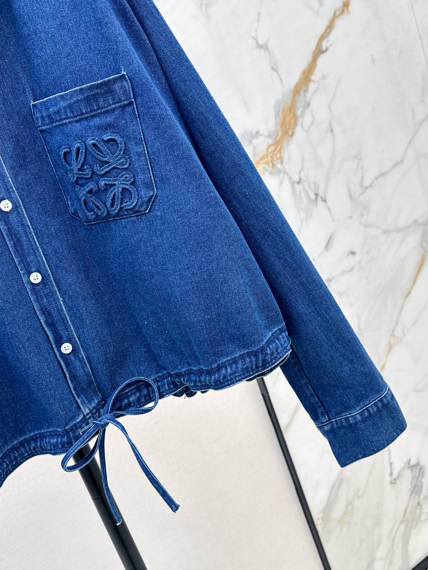 Loe* 25ss split back denim shirt