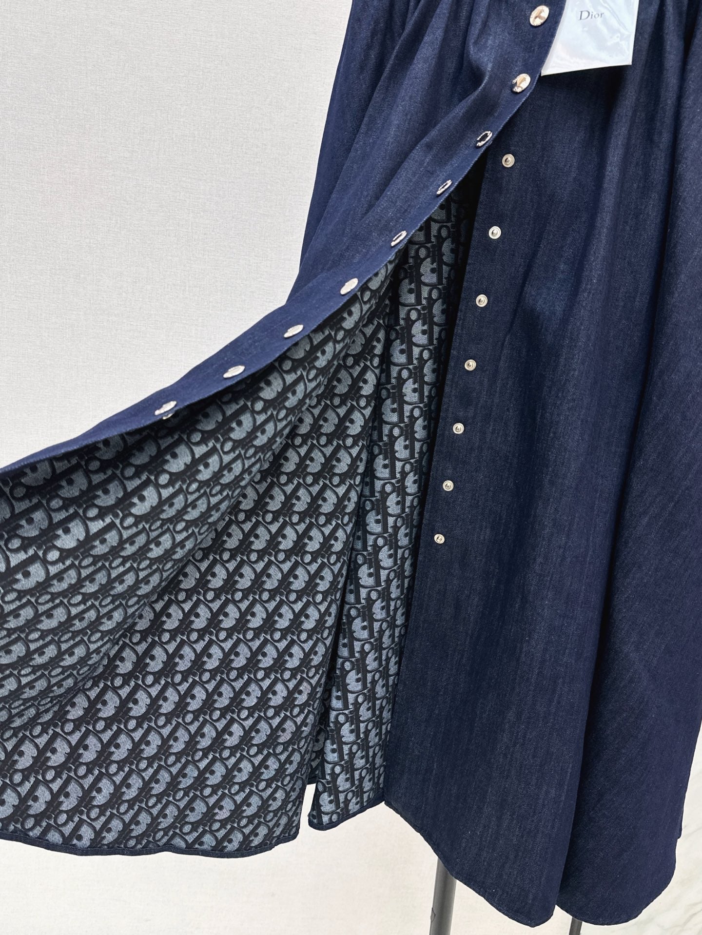 D*r 25ss button flared denim skirt