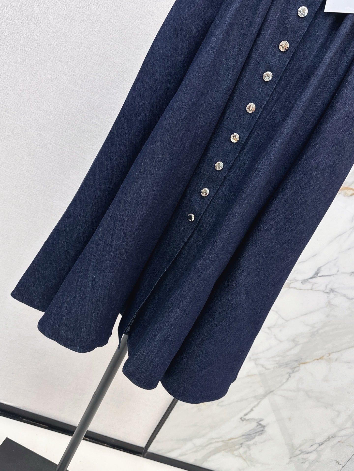 D*r 25ss button flared denim skirt