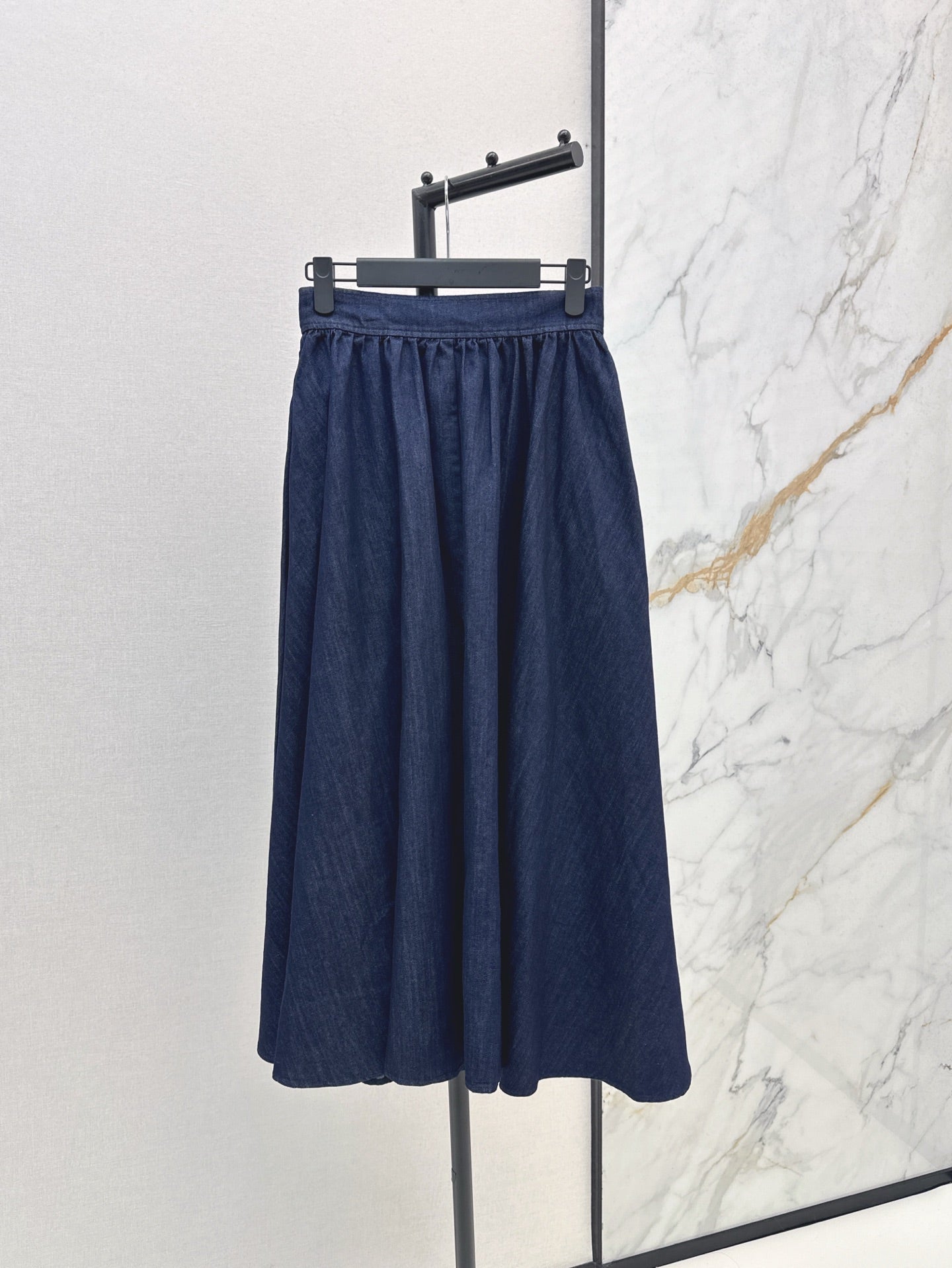 D*r 25ss button flared denim skirt