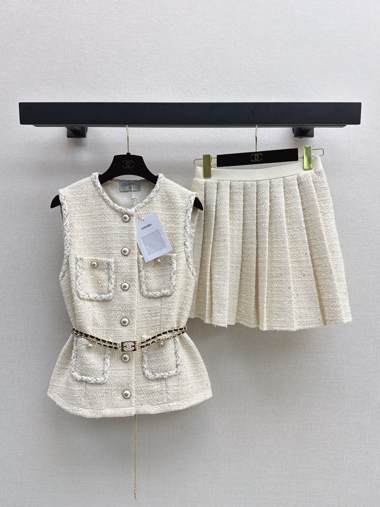 C*nel 25ss sleeveless braided vest and pleated skirt suit