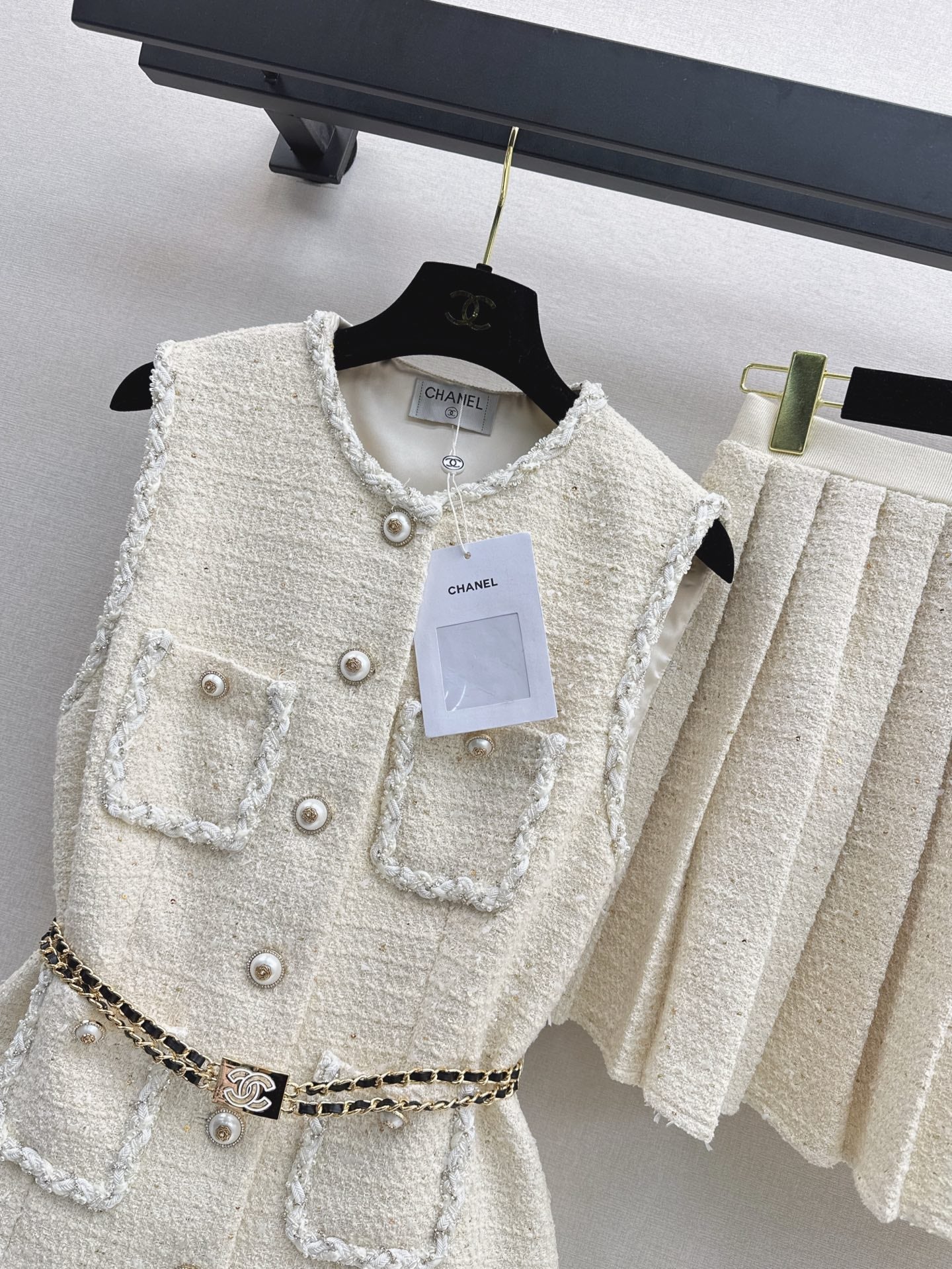 C*nel 25ss sleeveless braided vest and pleated skirt suit