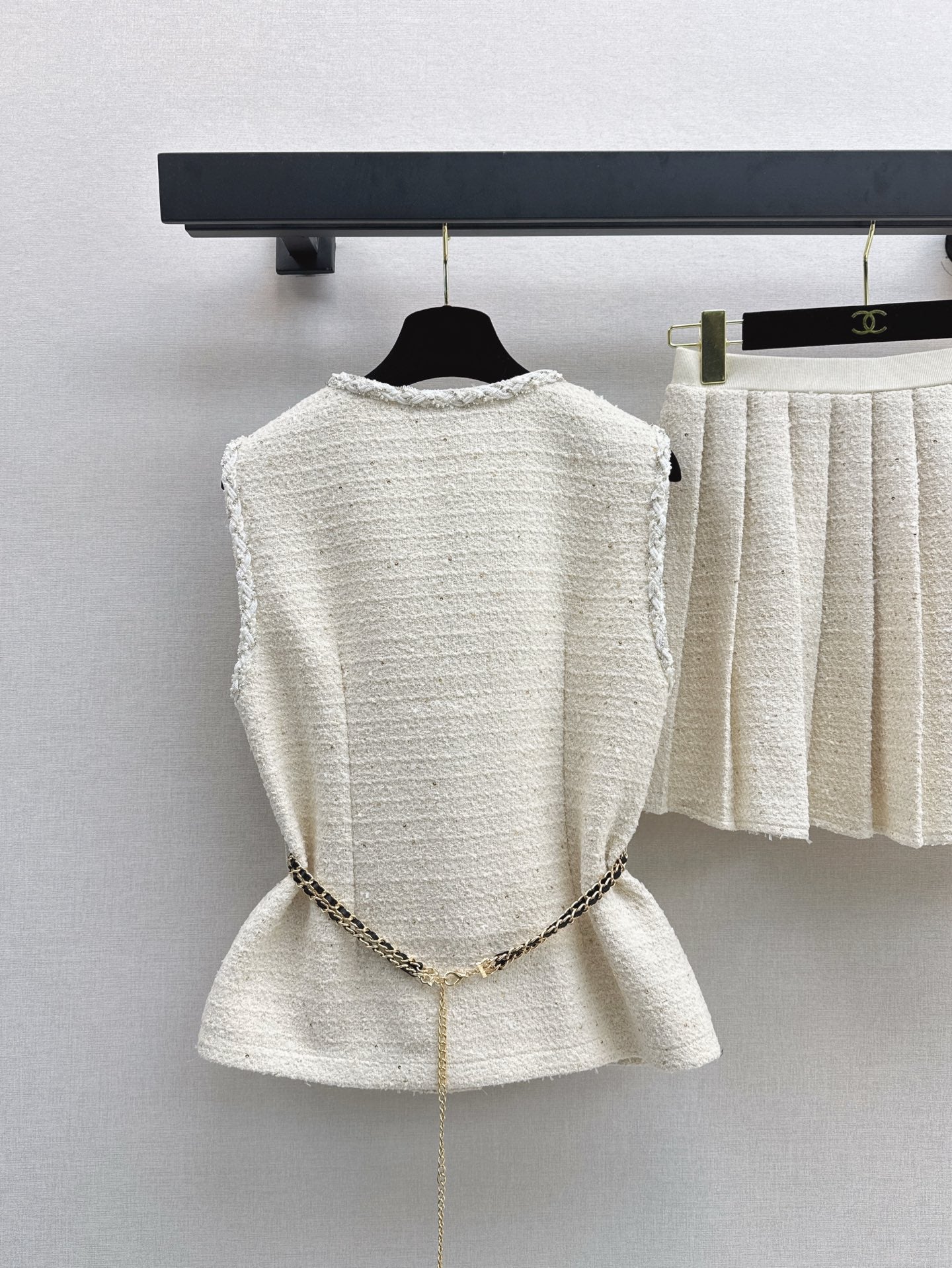 C*nel 25ss sleeveless braided vest and pleated skirt suit