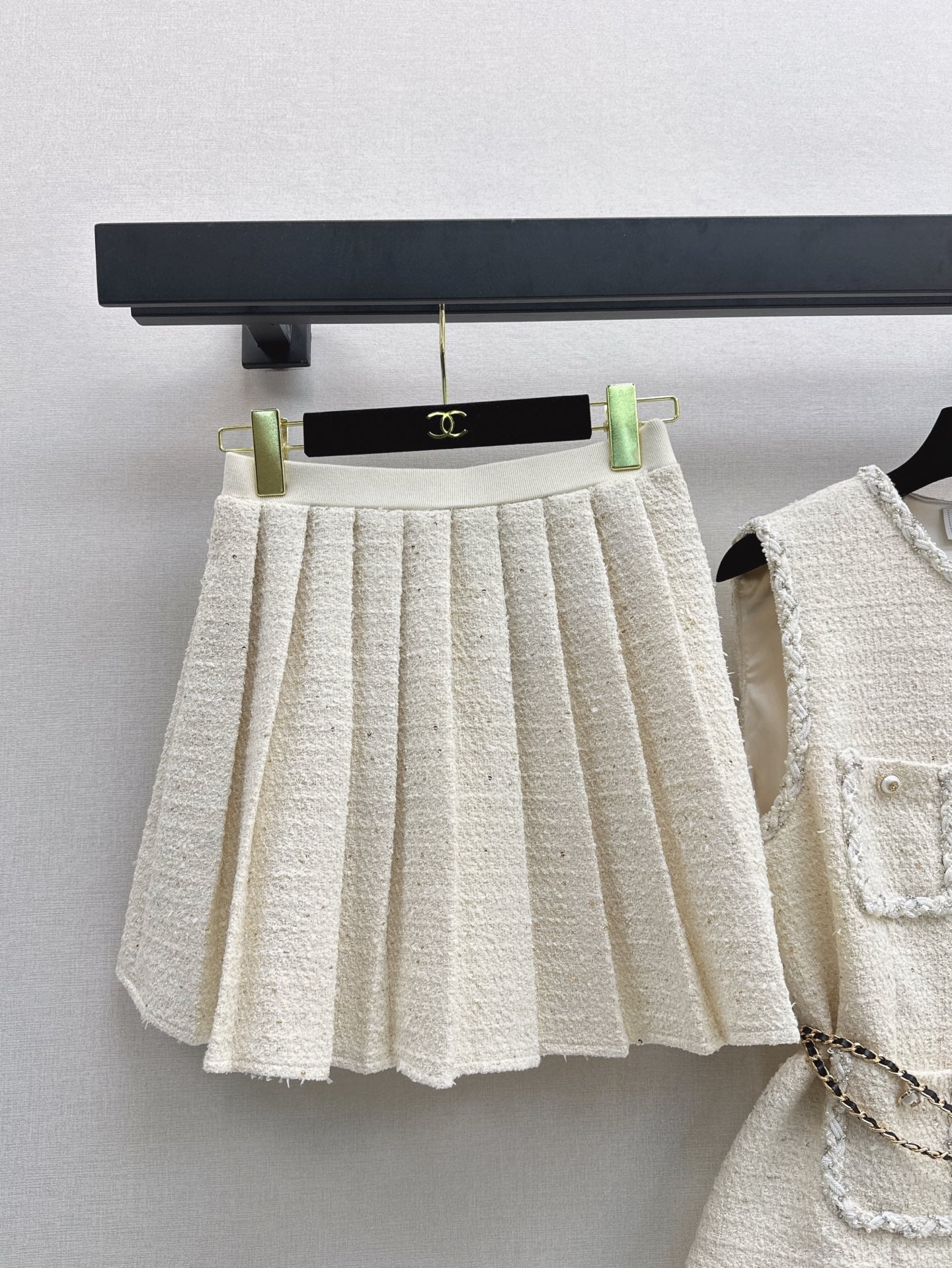 C*nel 25ss sleeveless braided vest and pleated skirt suit