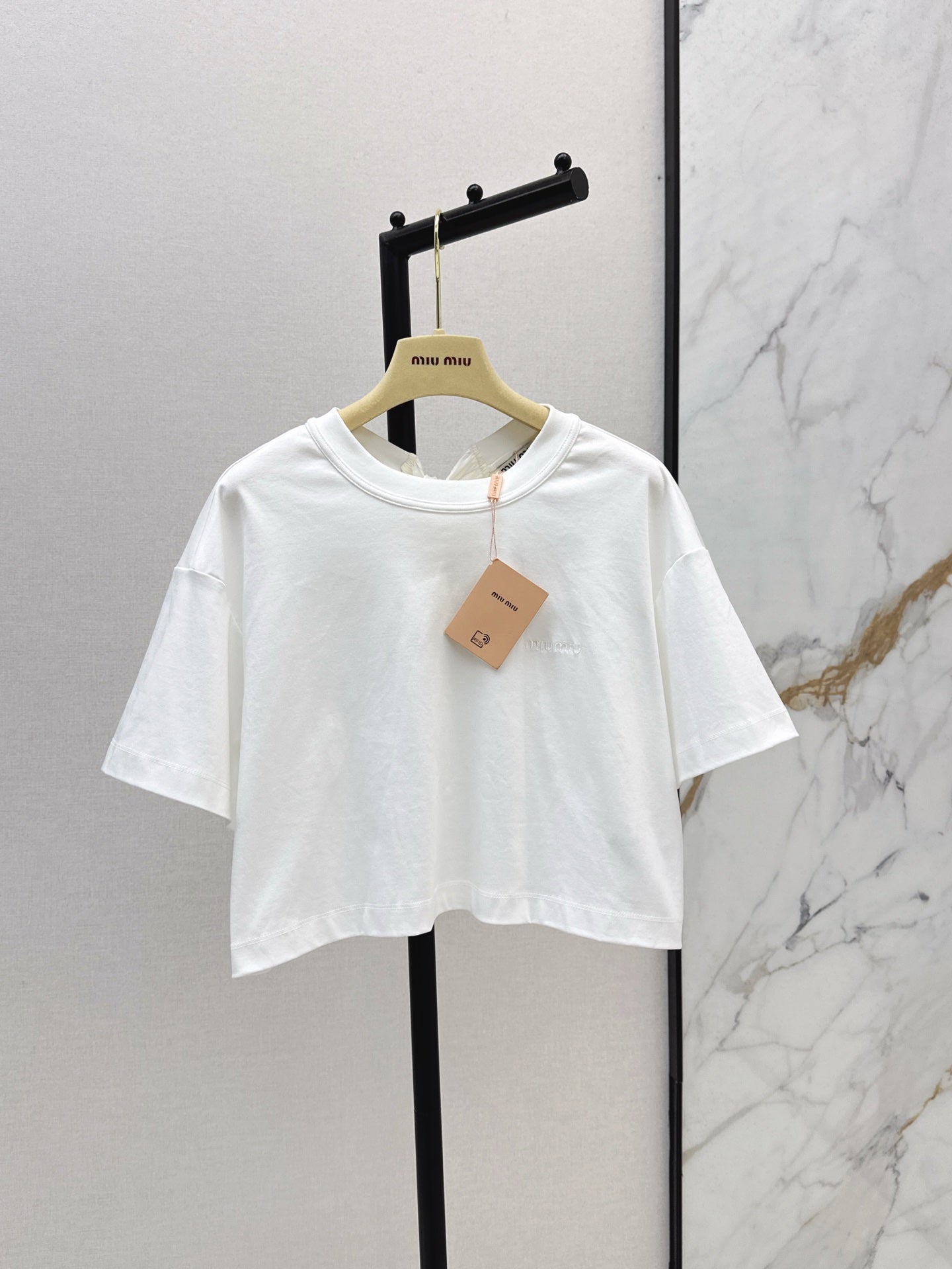 M*u 25ss ribbon back cropped t-shirt