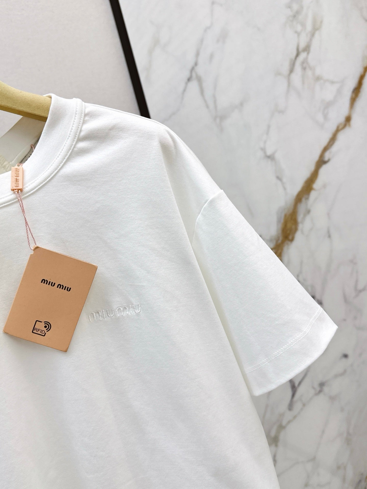 M*u 25ss ribbon back cropped t-shirt