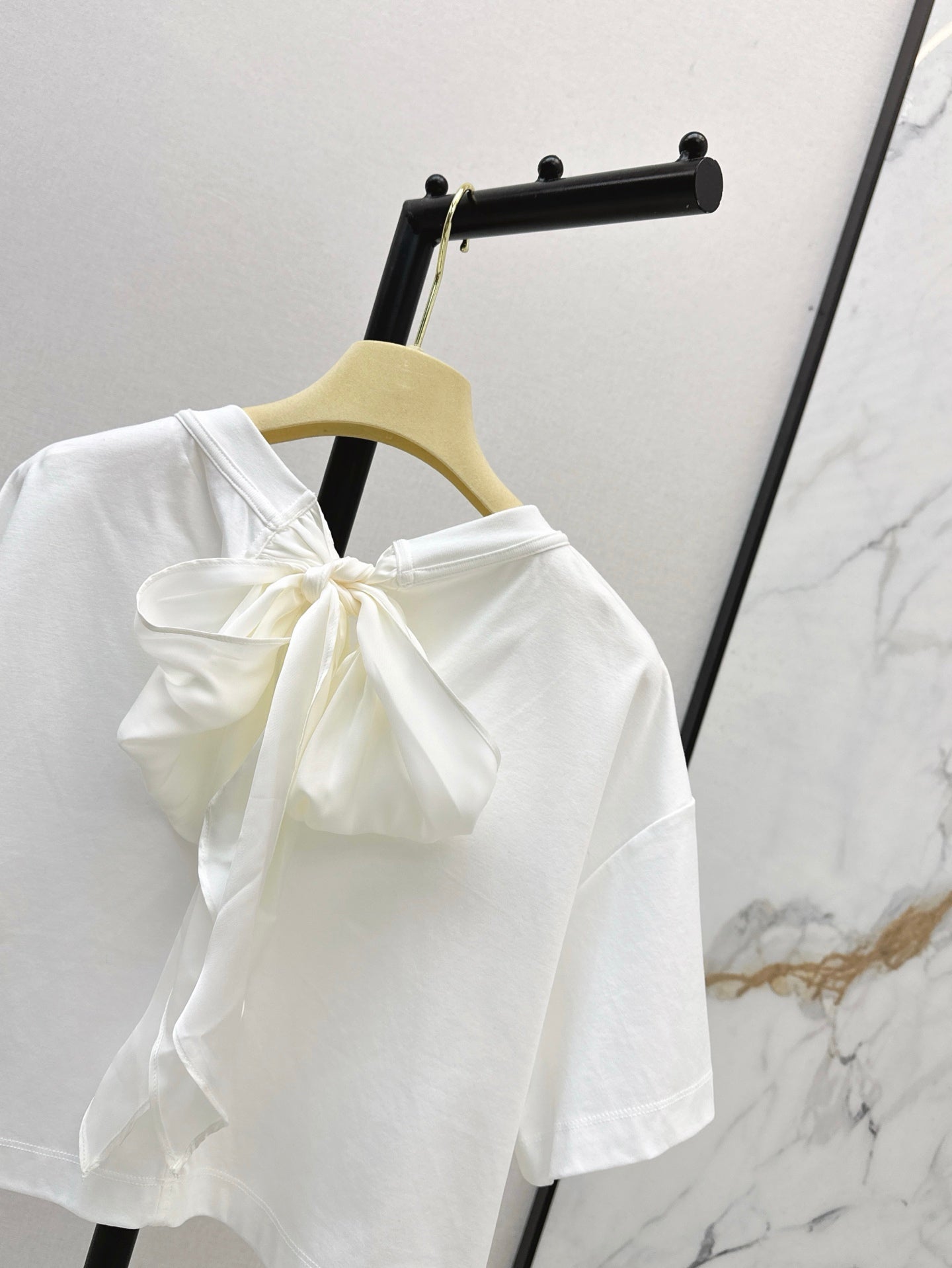 M*u 25ss ribbon back cropped t-shirt