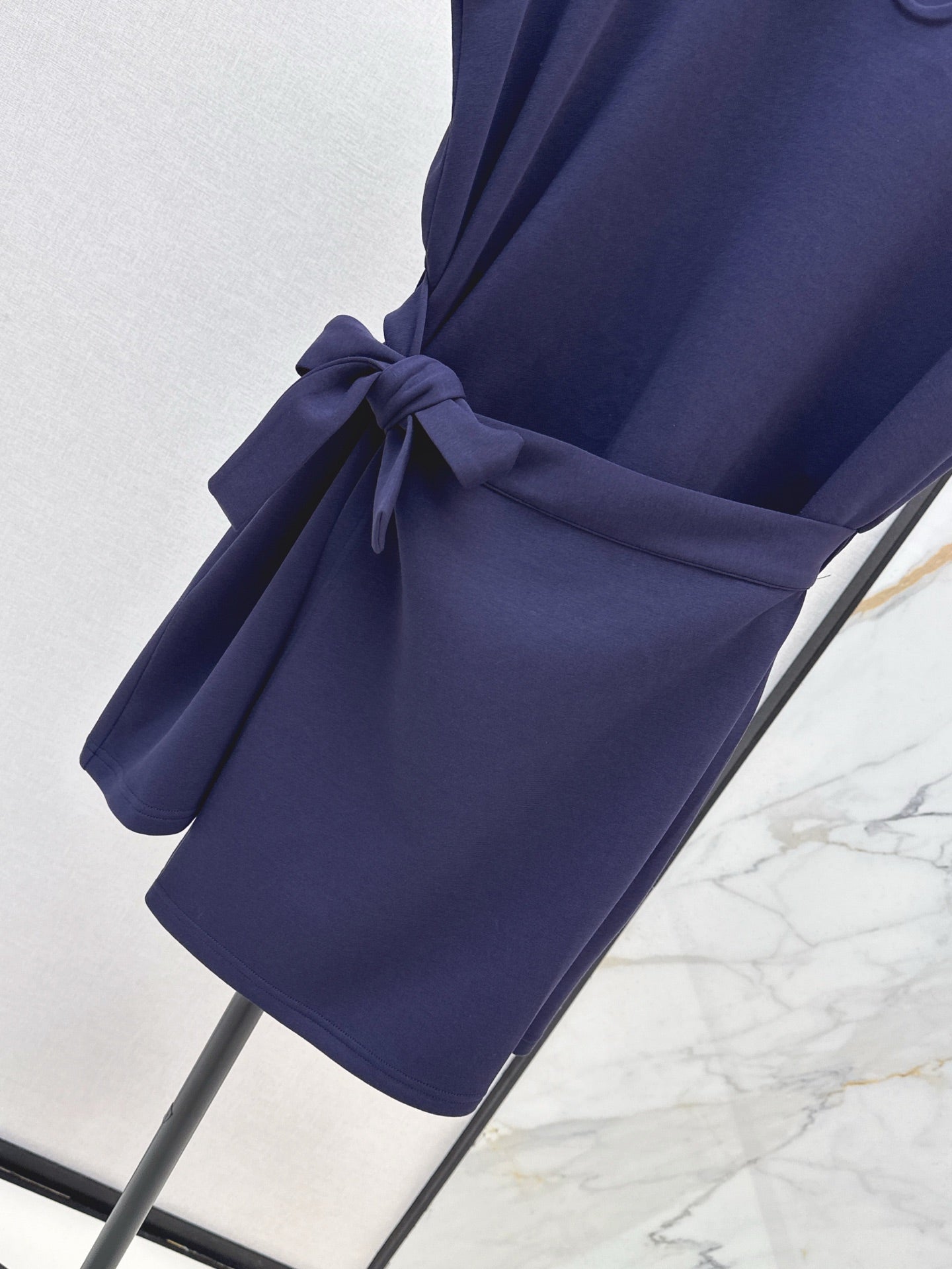 Gu* 25ss tied belt embossed minidress