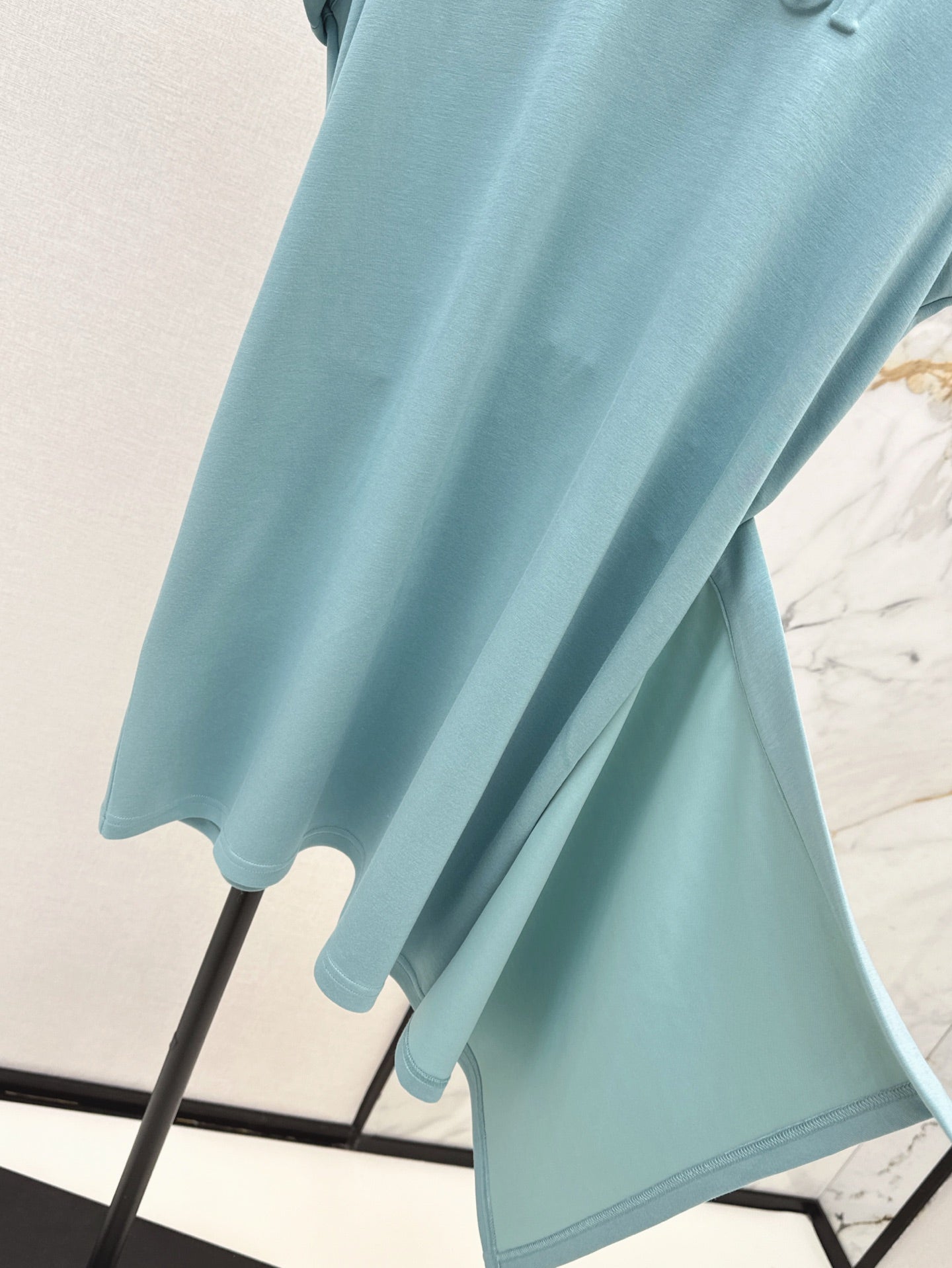 Gu* 25ss tied belt embossed minidress