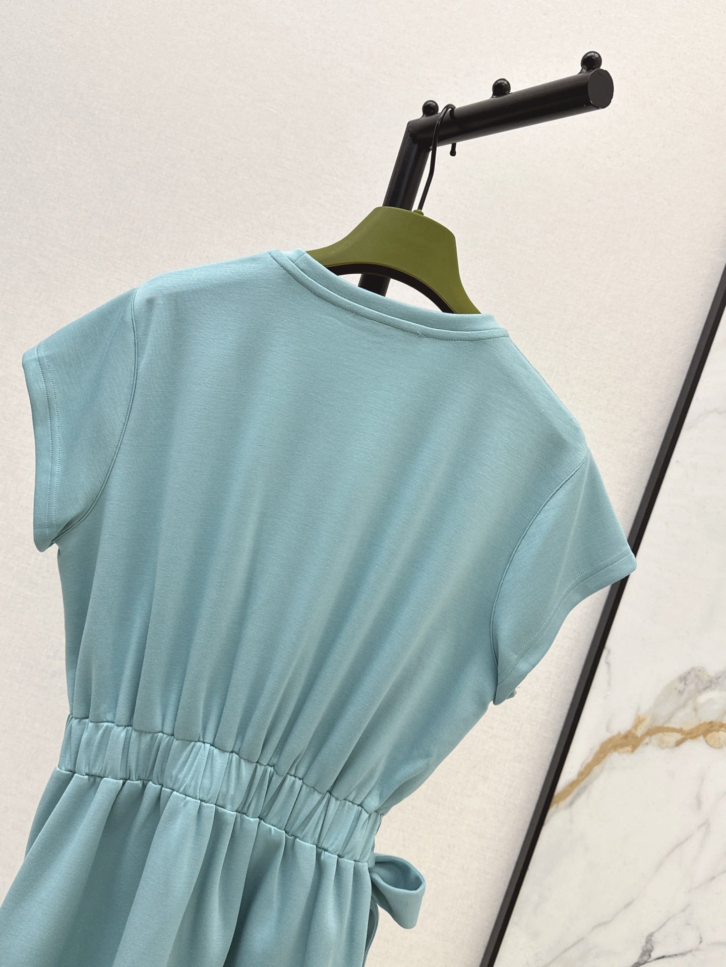 Gu* 25ss tied belt embossed minidress