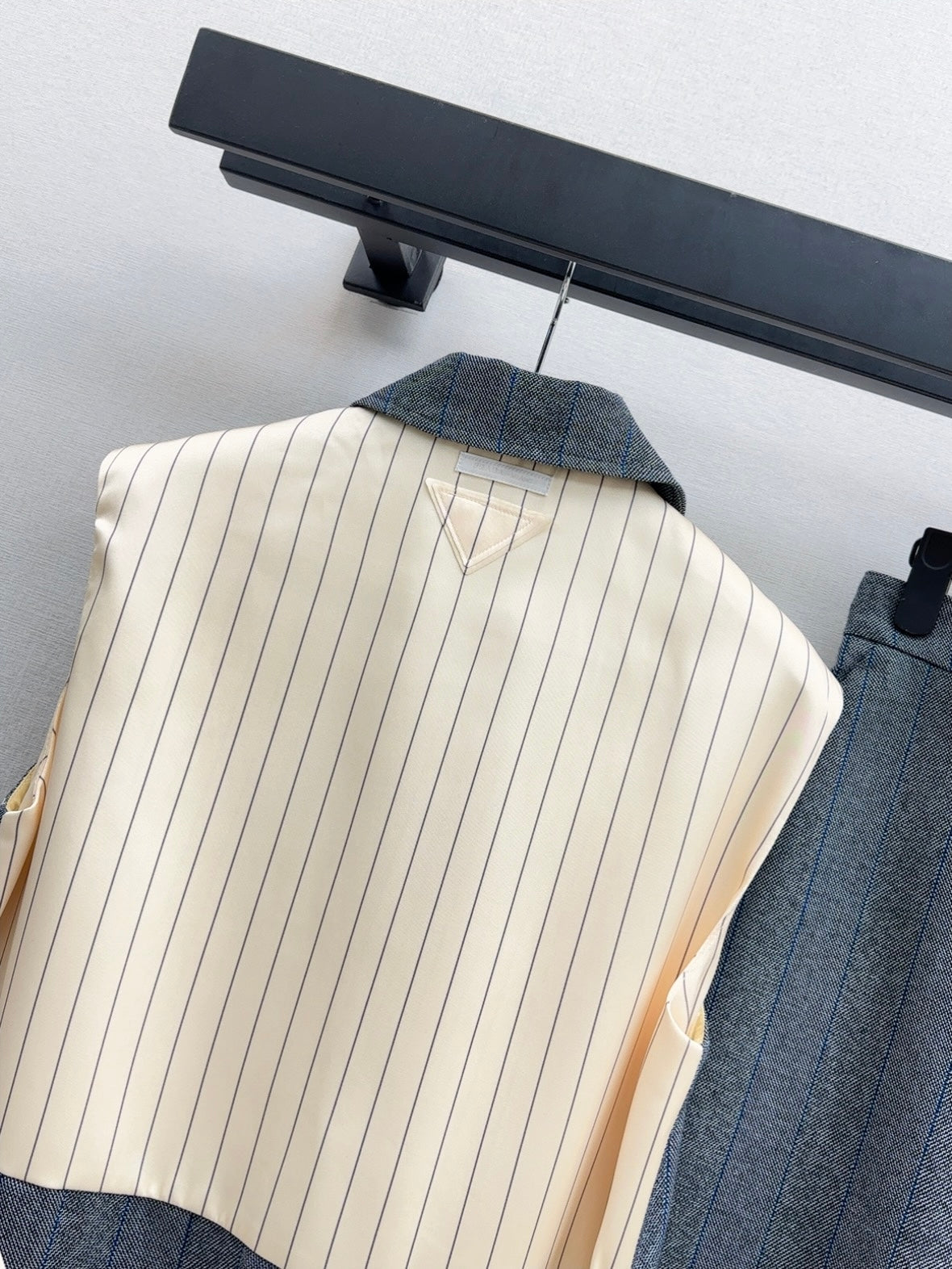 Pra* 25ss striped vest and blazer skirt suit
