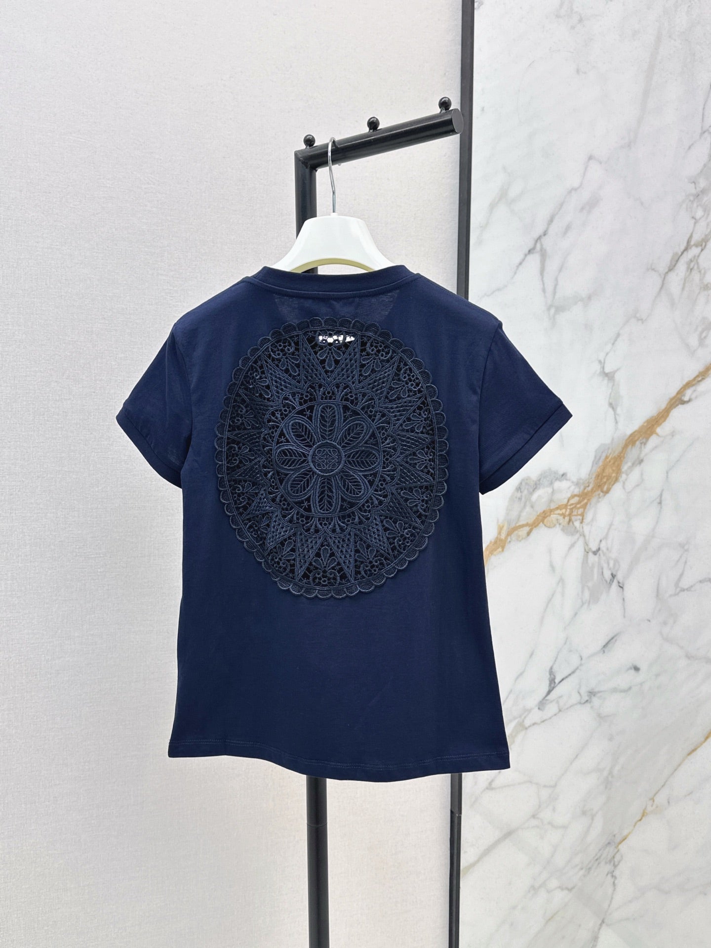 Loe* 25ss lace back cotton t-shirt