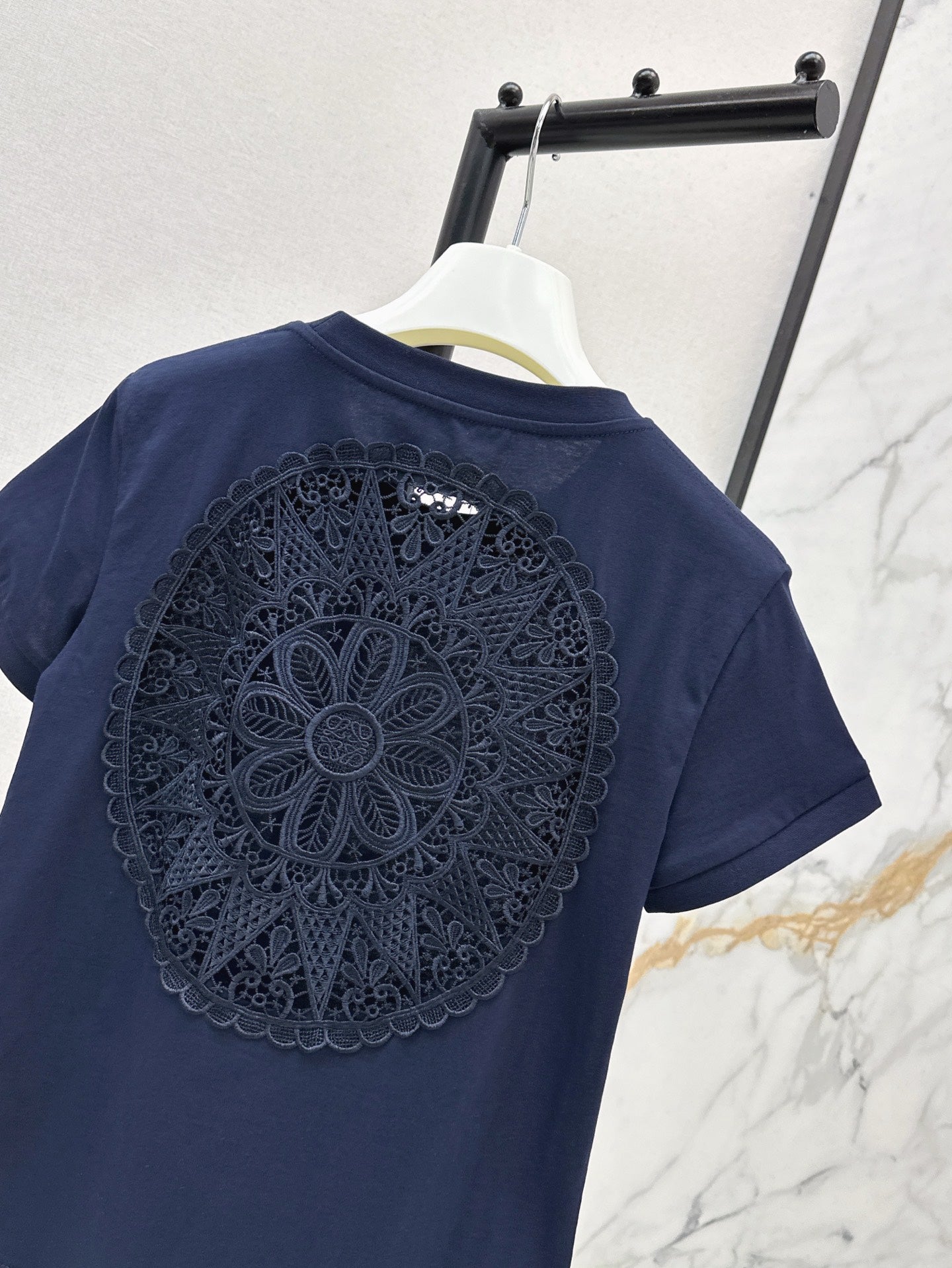 Loe* 25ss lace back cotton t-shirt