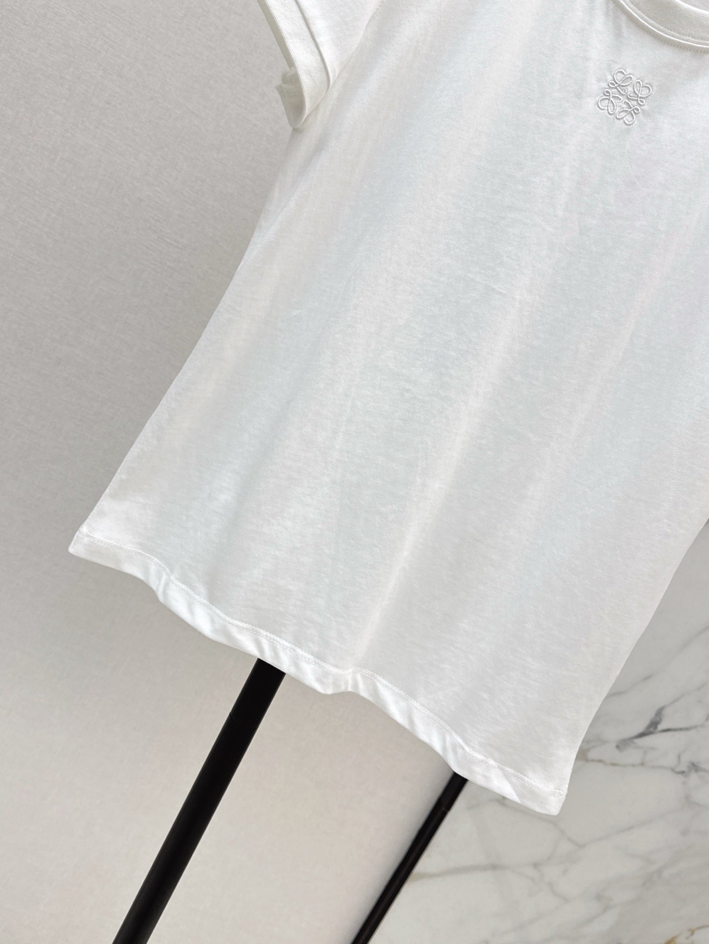 Loe* 25ss lace back cotton t-shirt