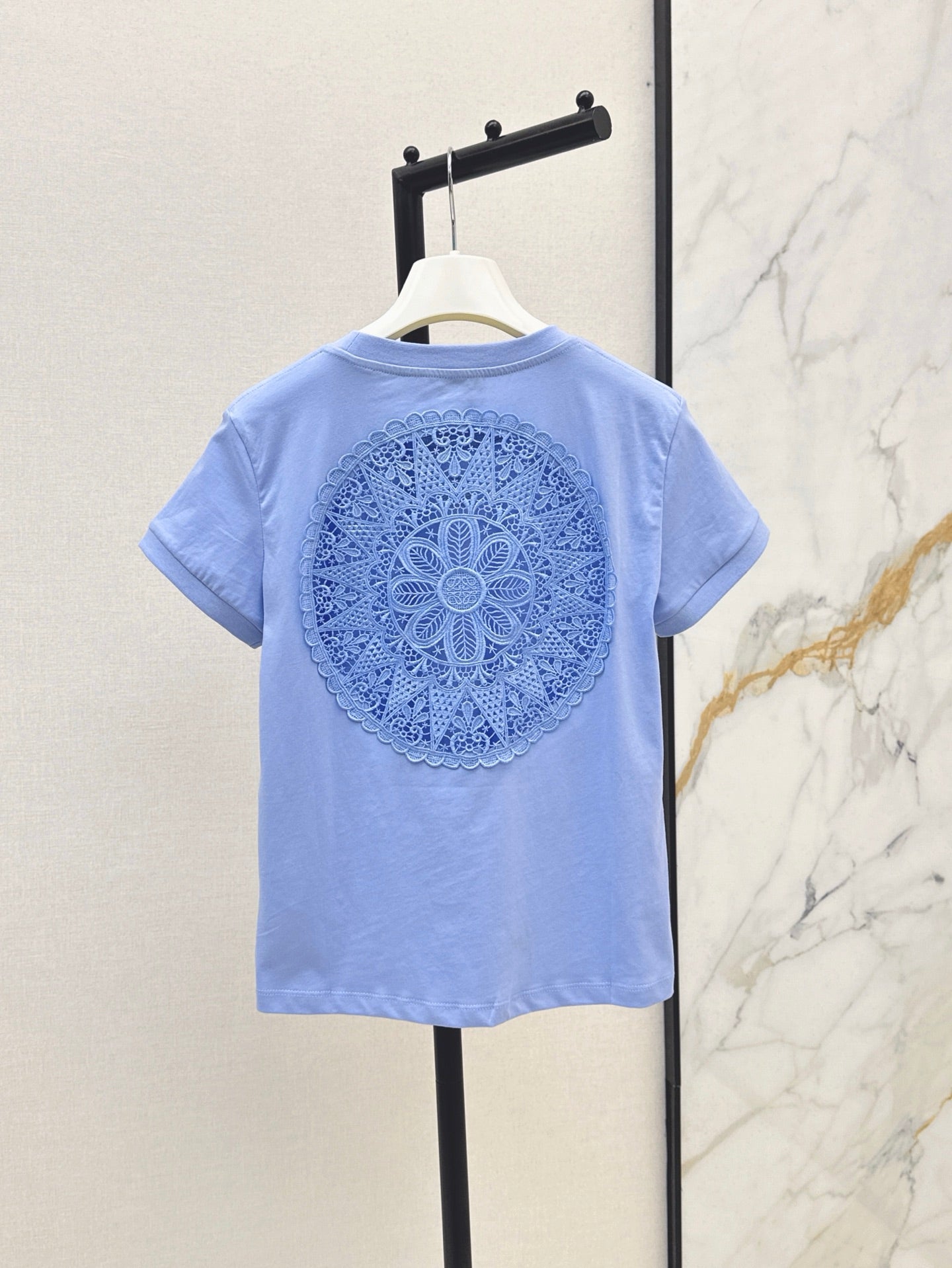 Loe* 25ss lace back cotton t-shirt