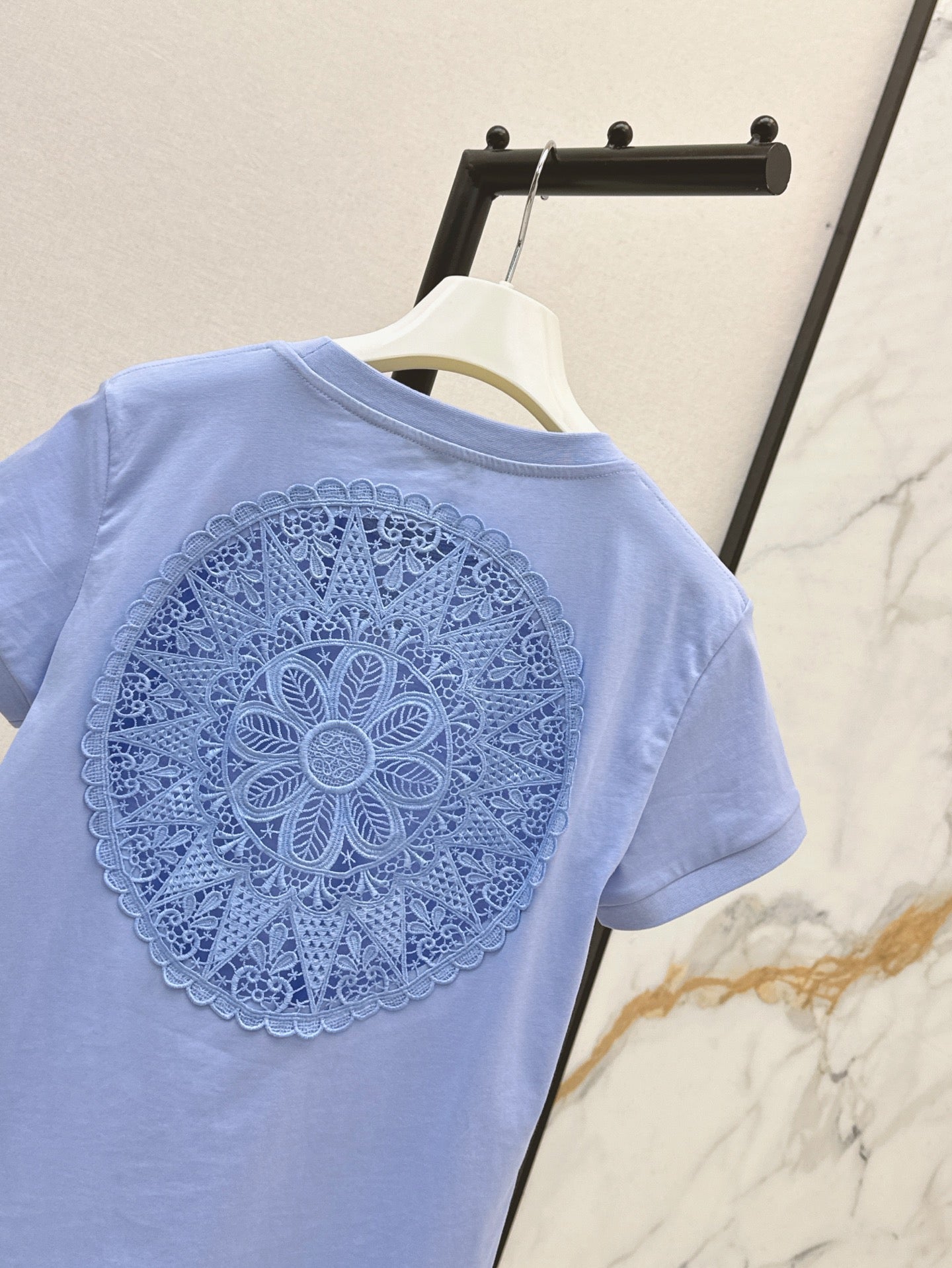 Loe* 25ss lace back cotton t-shirt