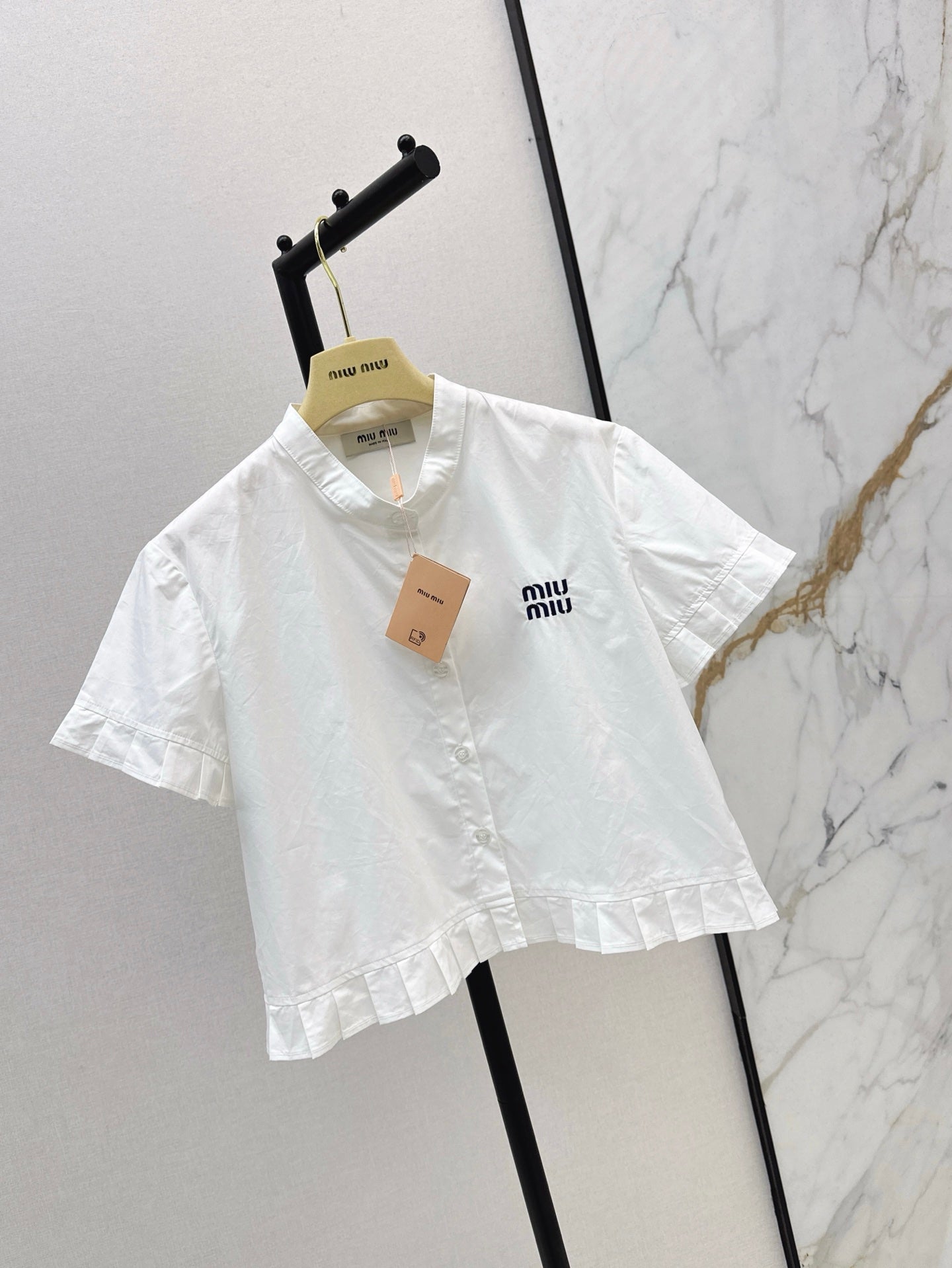 M*u 25ss pleated crop cotton shirt