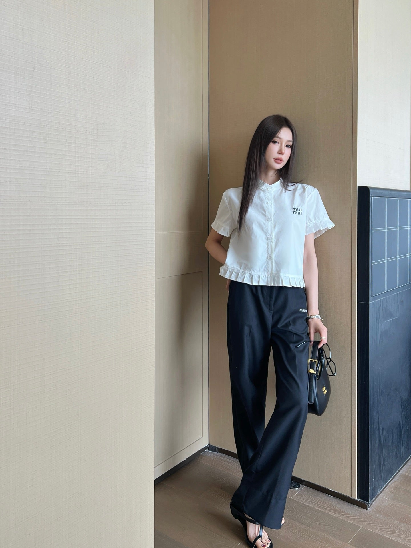 M*u 25ss pleated crop cotton shirt