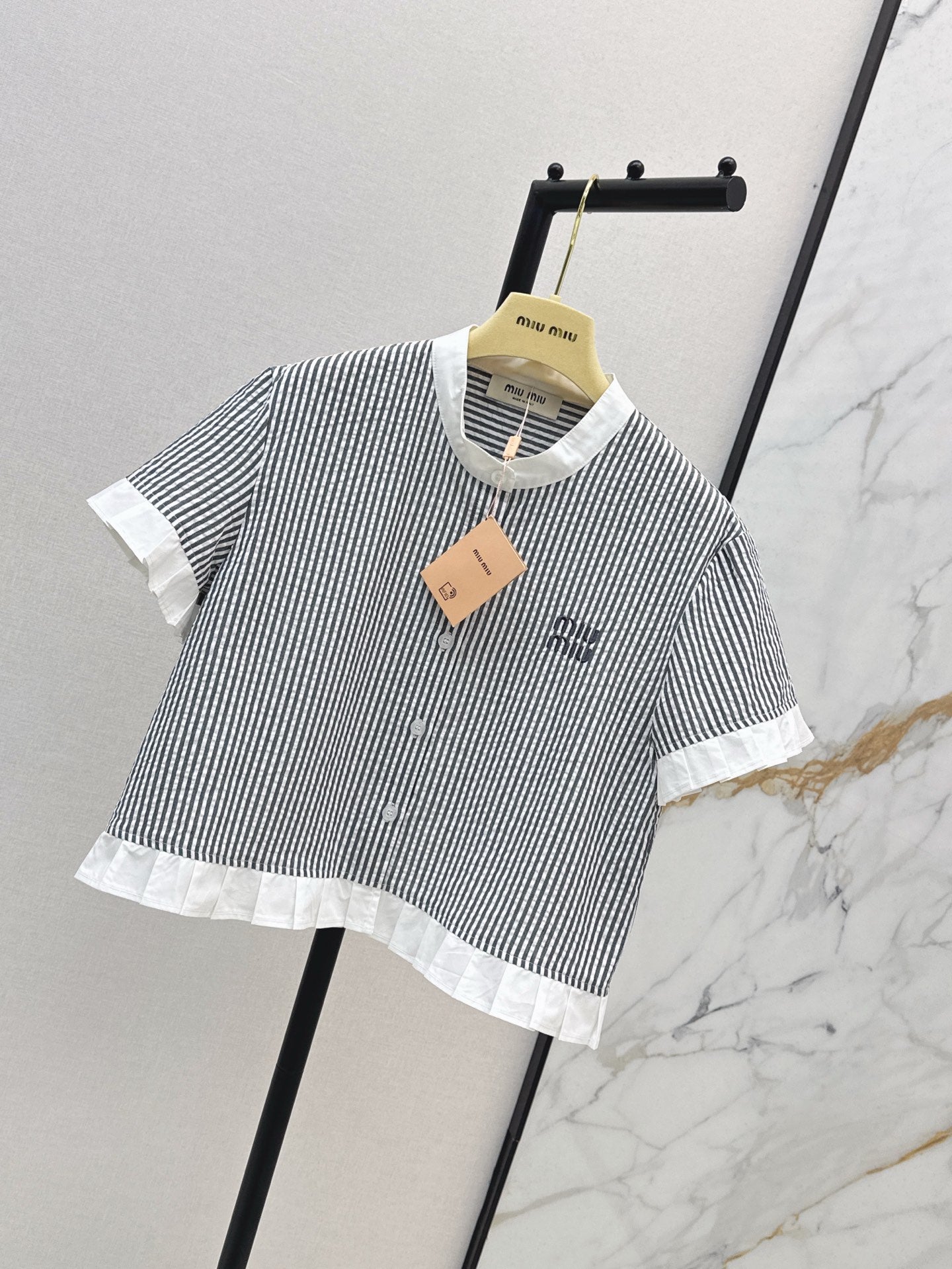 M*u 25ss striped crop pleated shirt