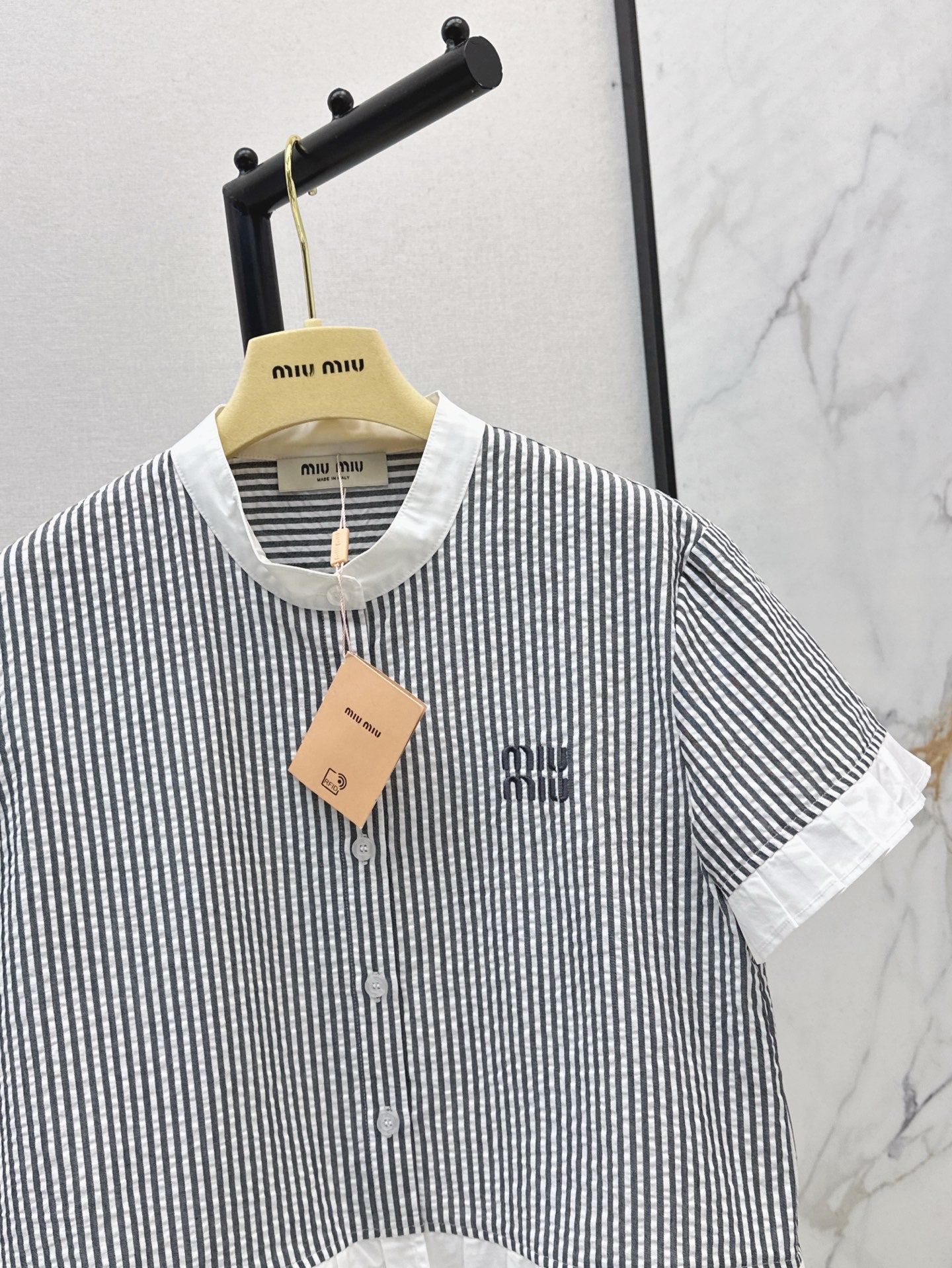 M*u 25ss striped crop pleated shirt