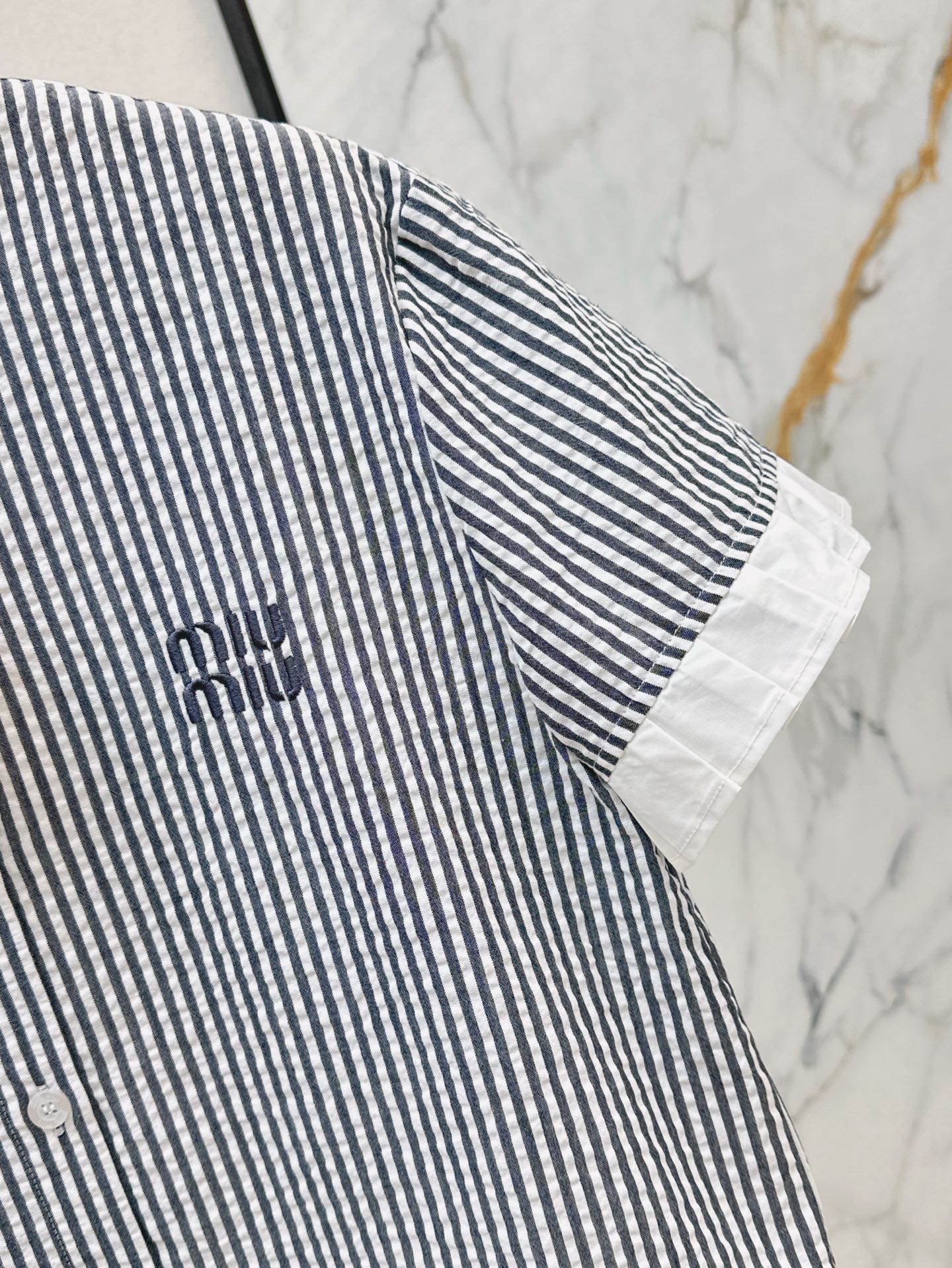 M*u 25ss striped crop pleated shirt