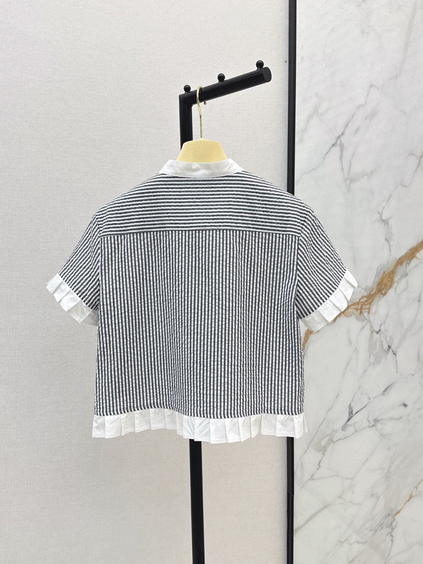 M*u 25ss striped crop pleated shirt