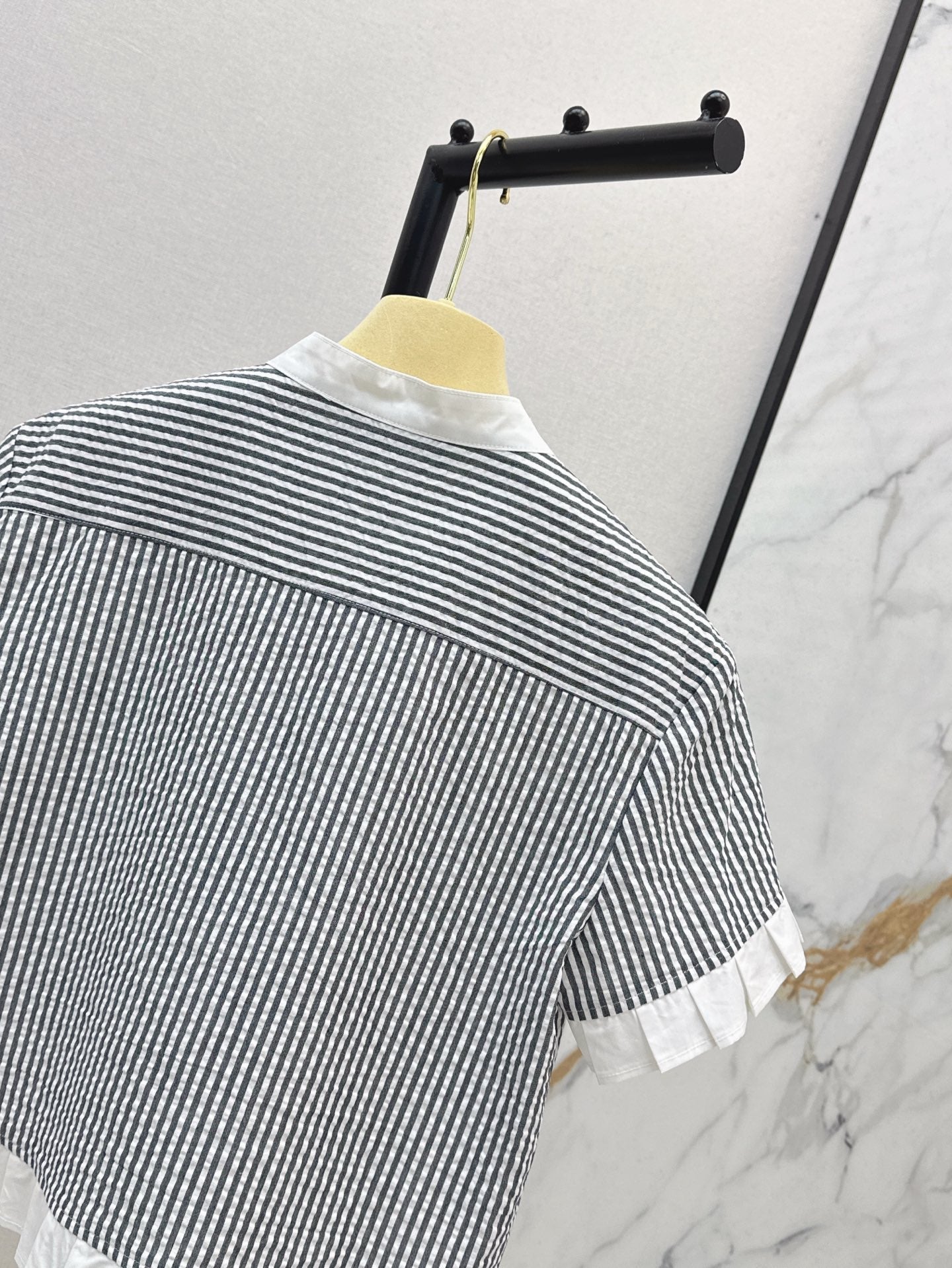 M*u 25ss striped crop pleated shirt