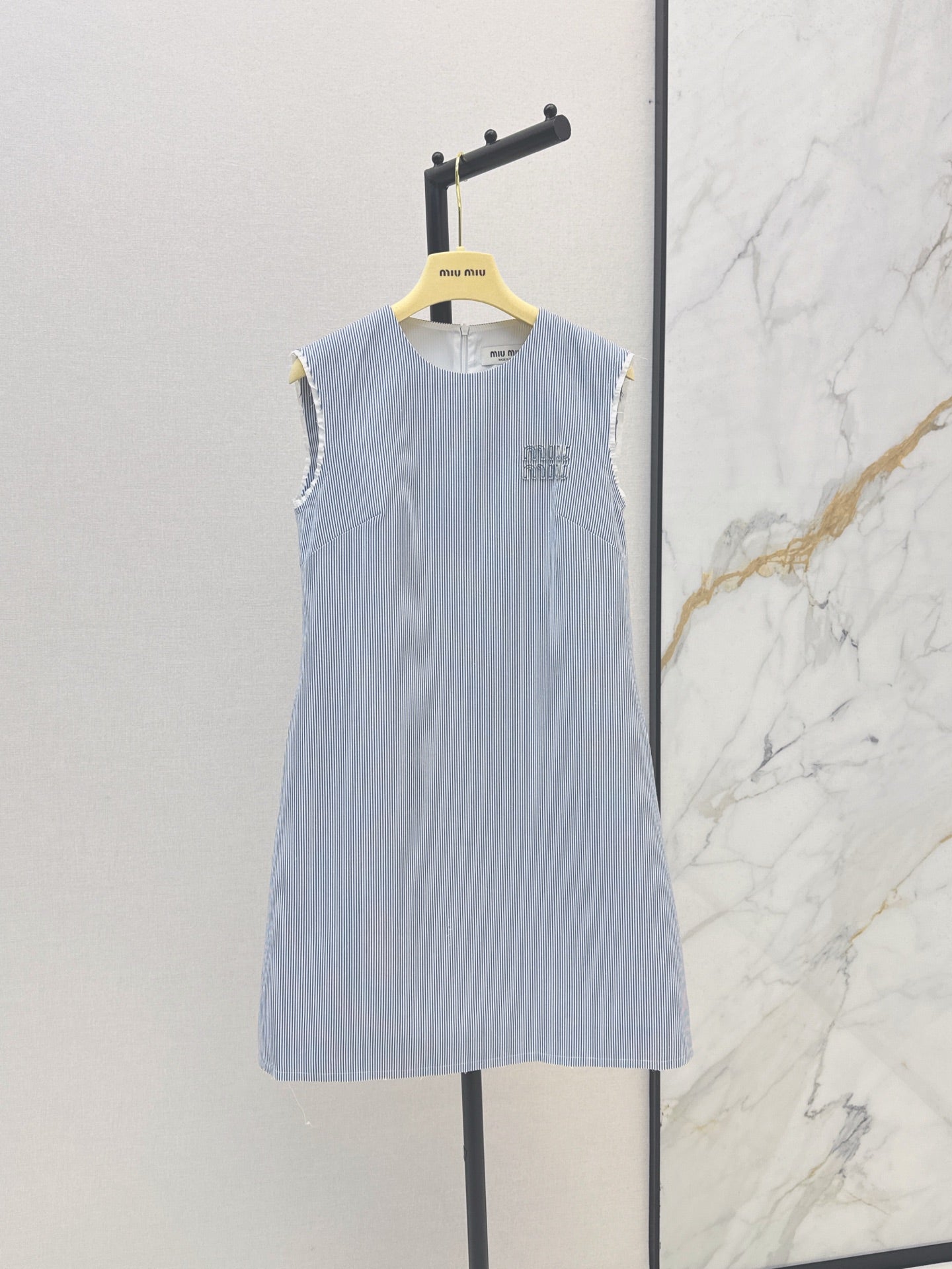 M*u 25ss logo patch straight dress