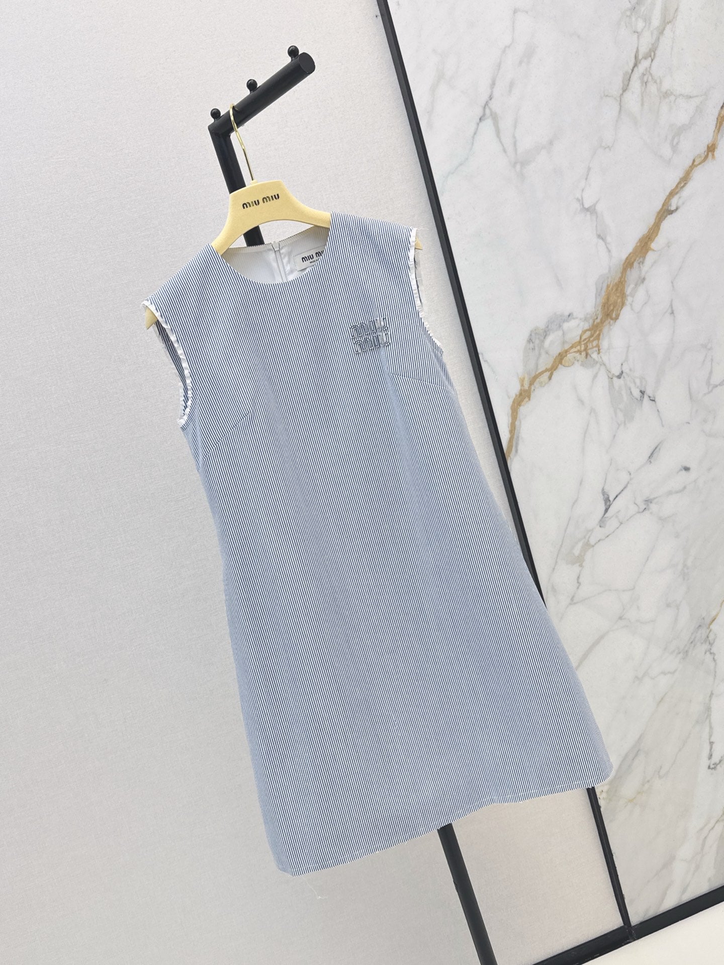 M*u 25ss logo patch straight dress