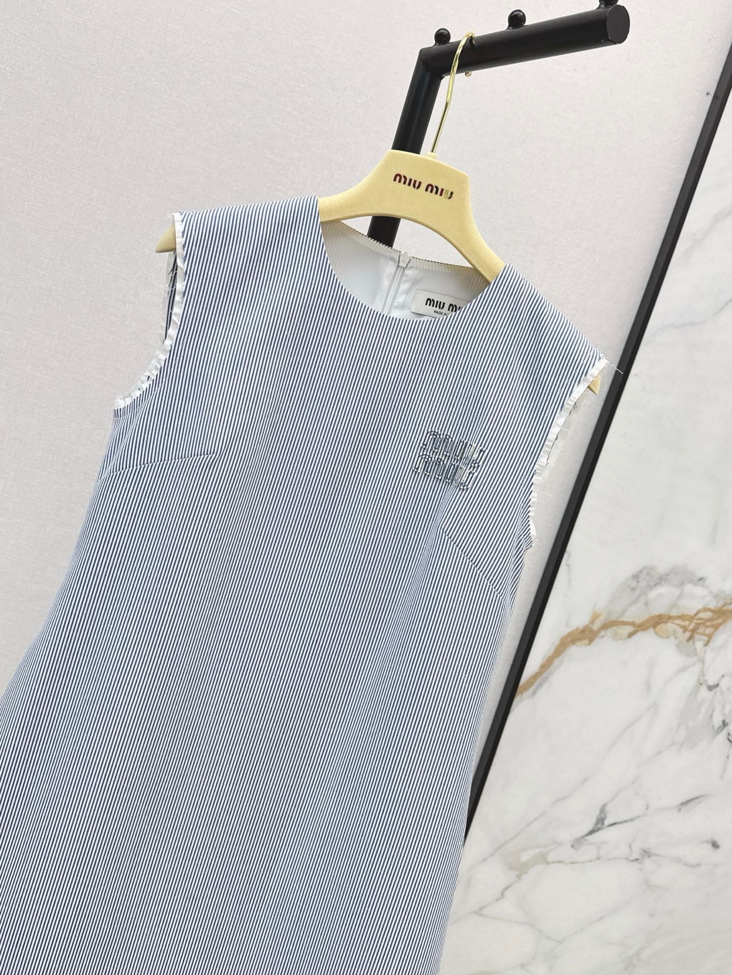 M*u 25ss logo patch straight dress