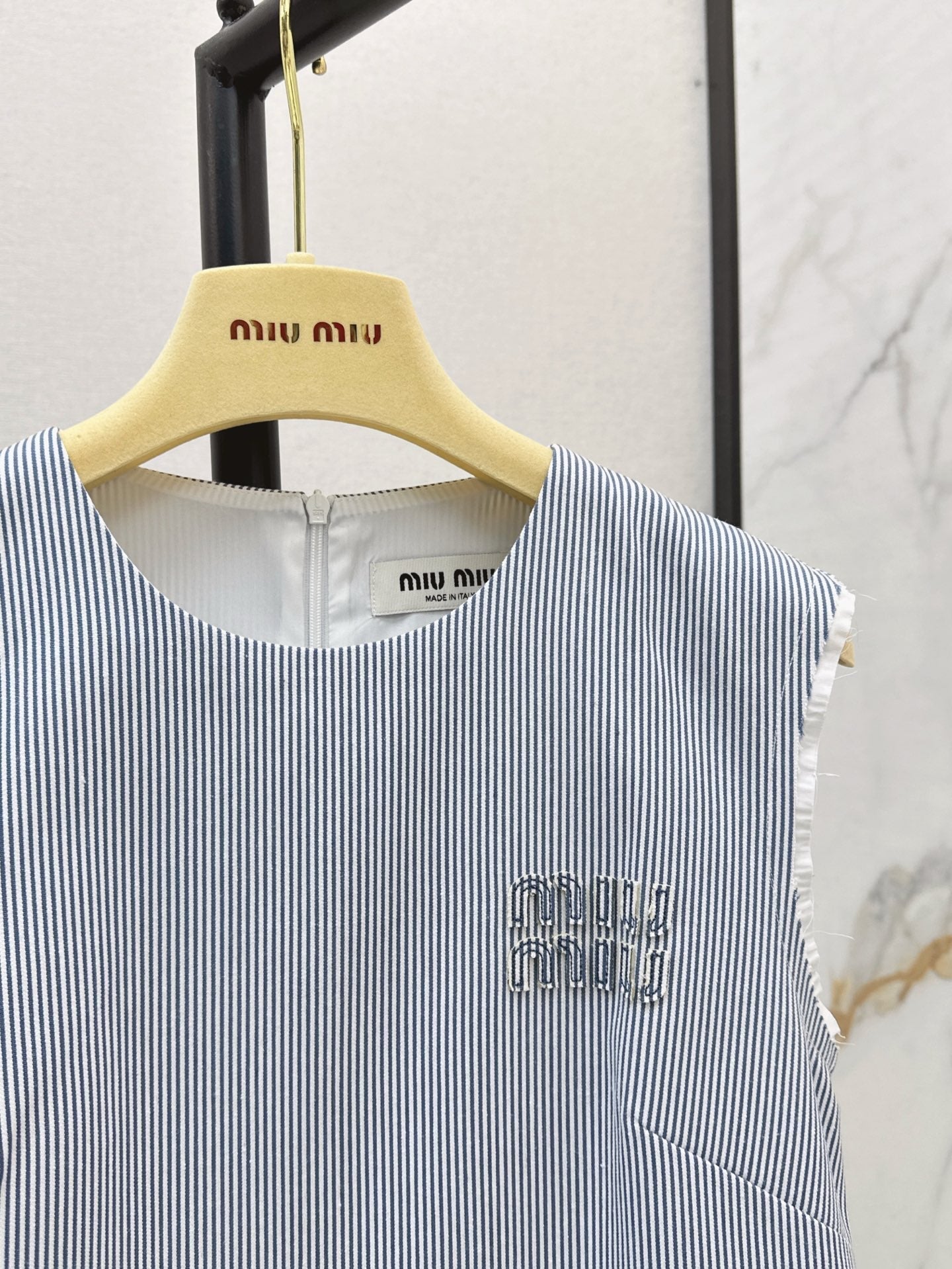 M*u 25ss logo patch straight dress