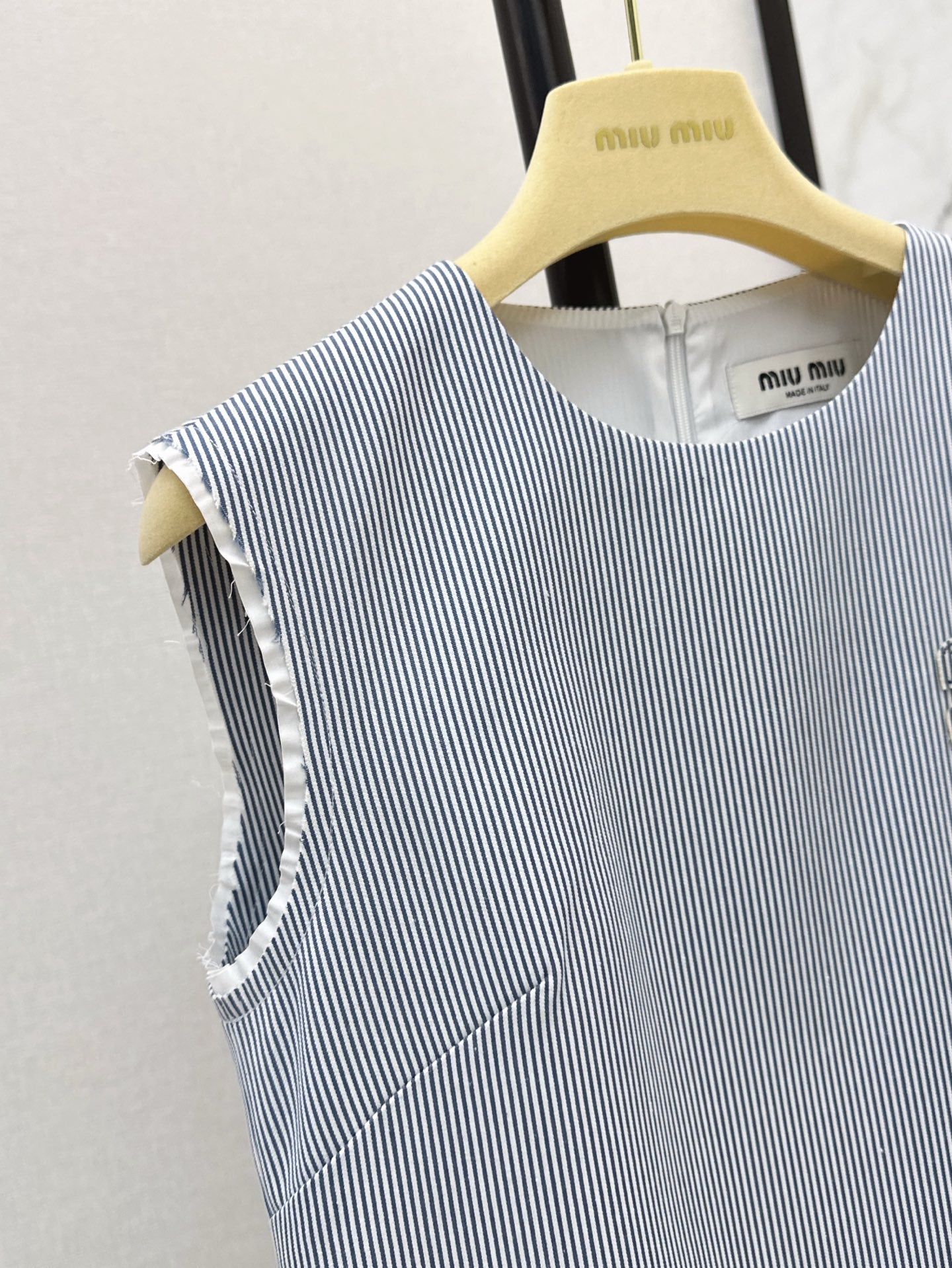 M*u 25ss logo patch straight dress