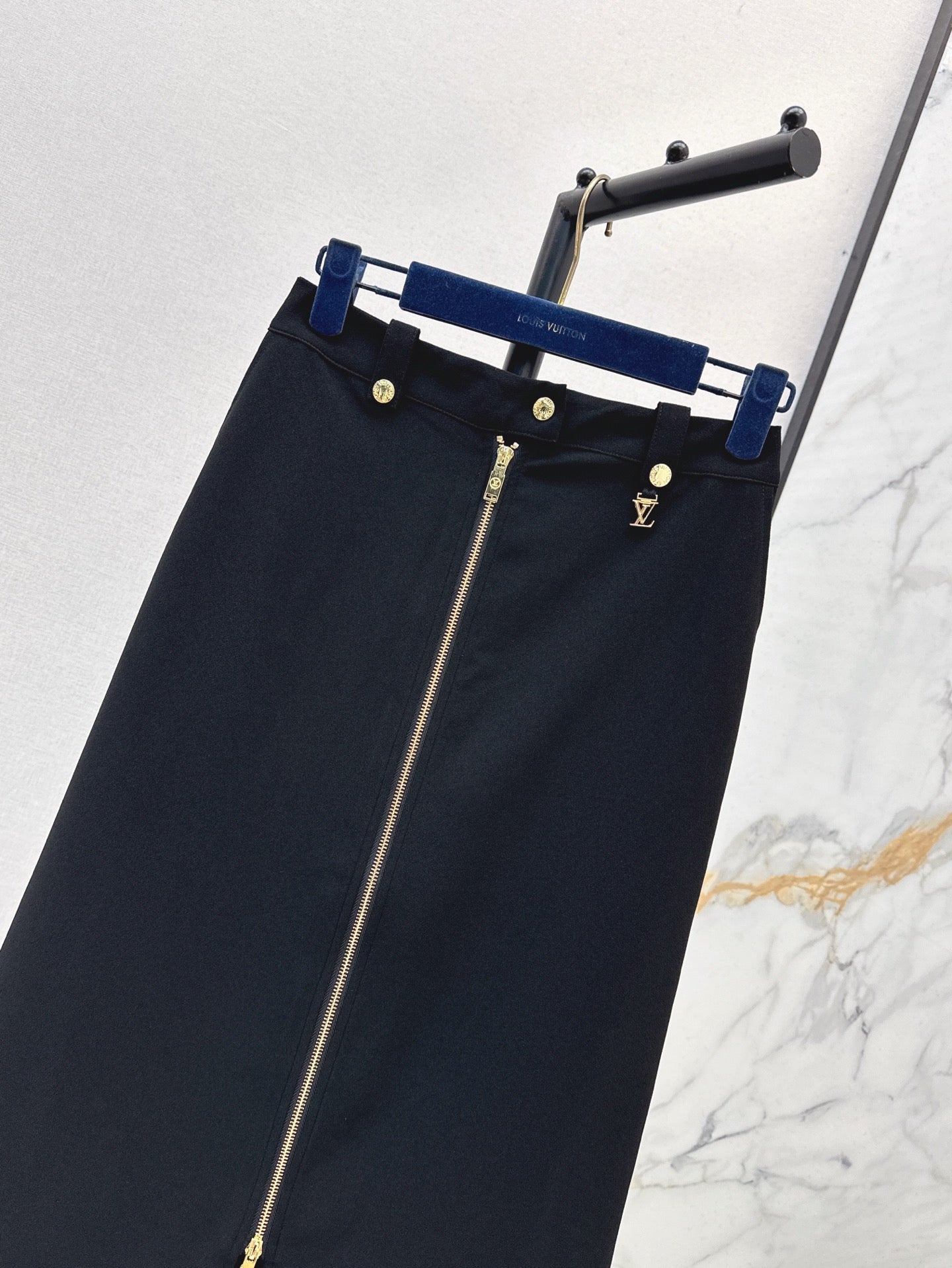 Loui* 25ss split back zipper skirt