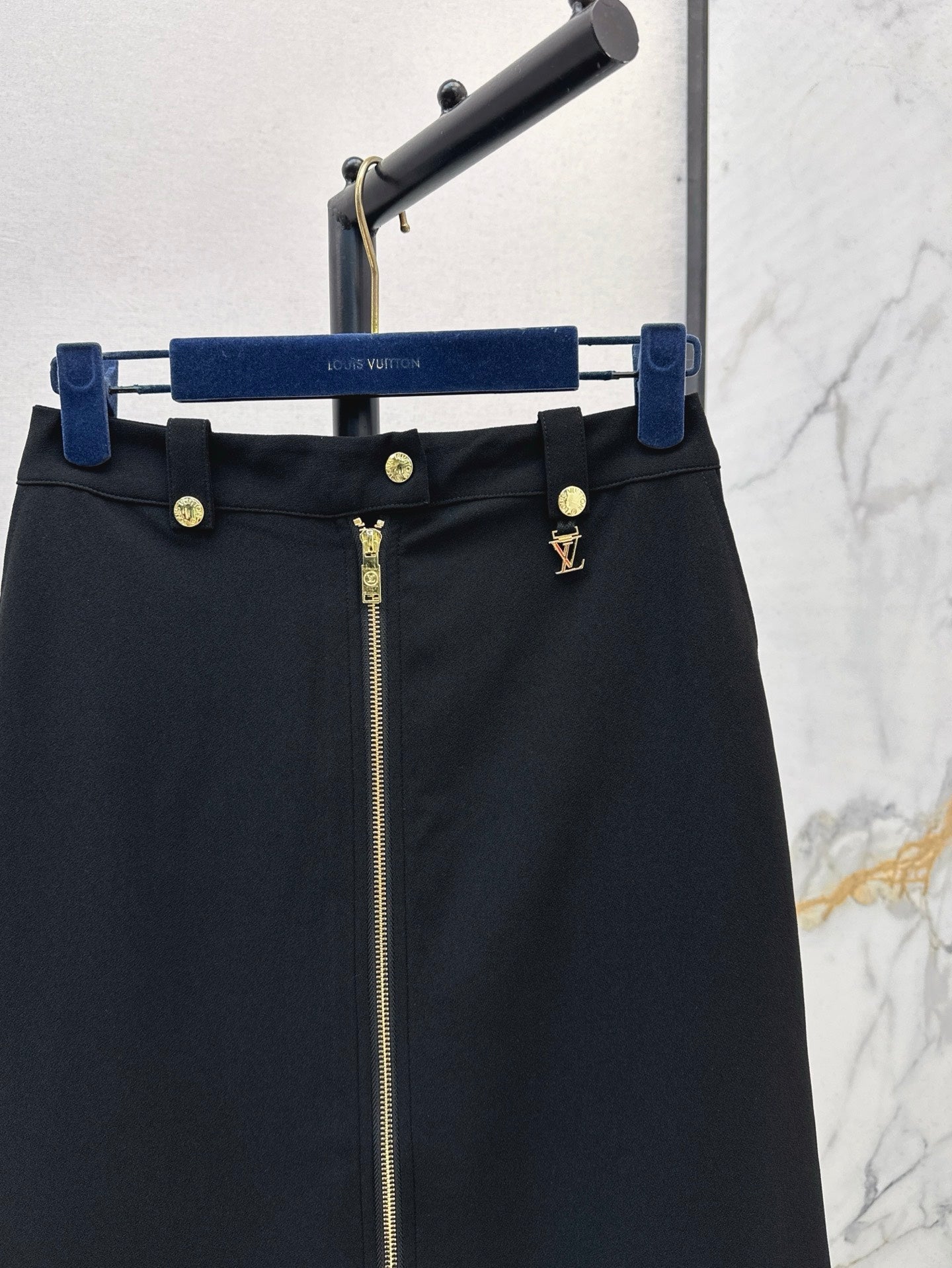 Loui* 25ss split back zipper skirt