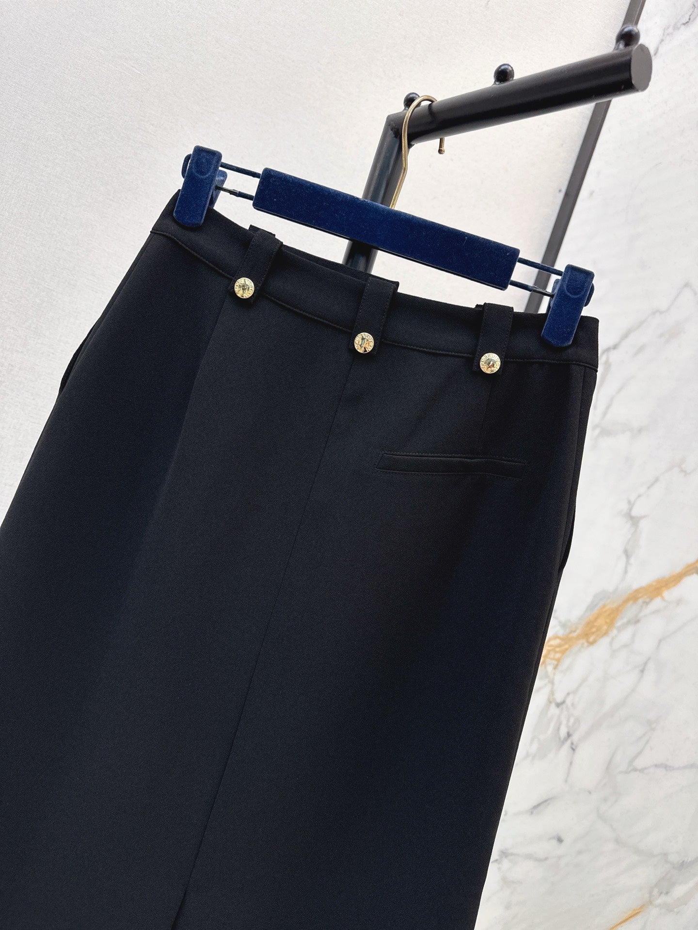 Loui* 25ss split back zipper skirt