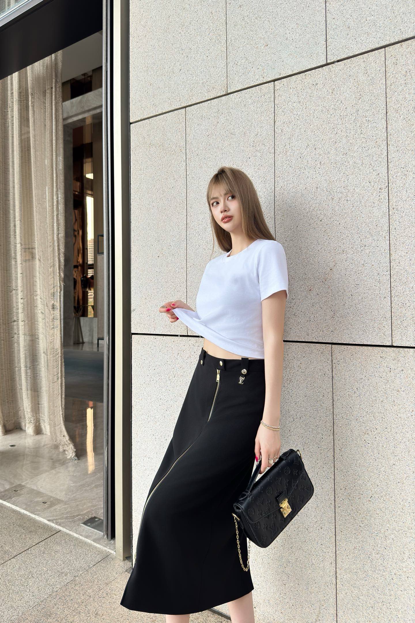 Loui* 25ss split back zipper skirt