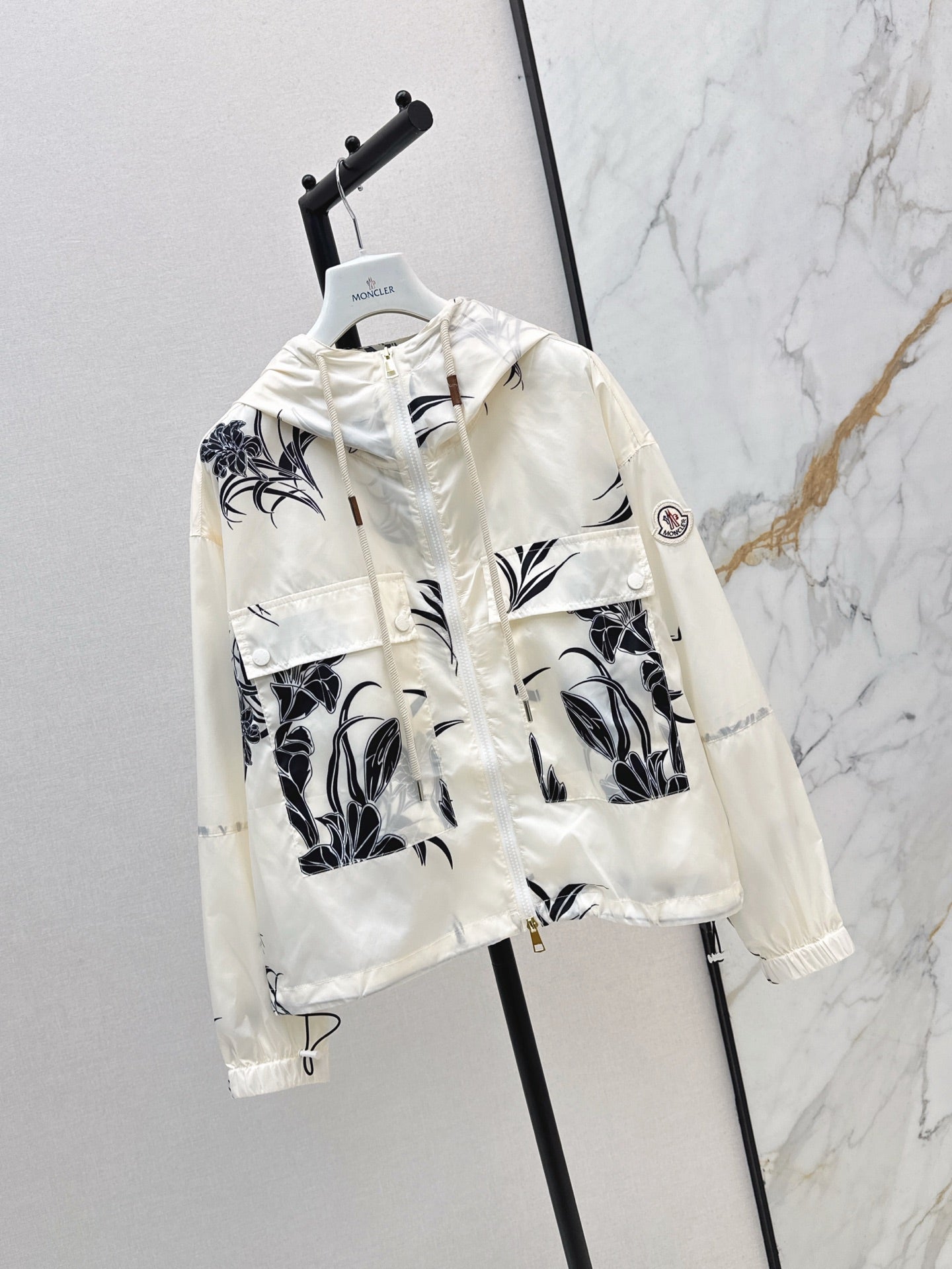 Monc* 25ss floral printed crop hooded jacket
