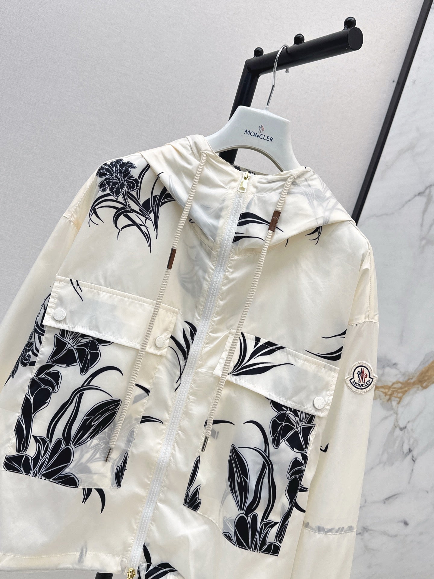 Monc* 25ss floral printed crop hooded jacket