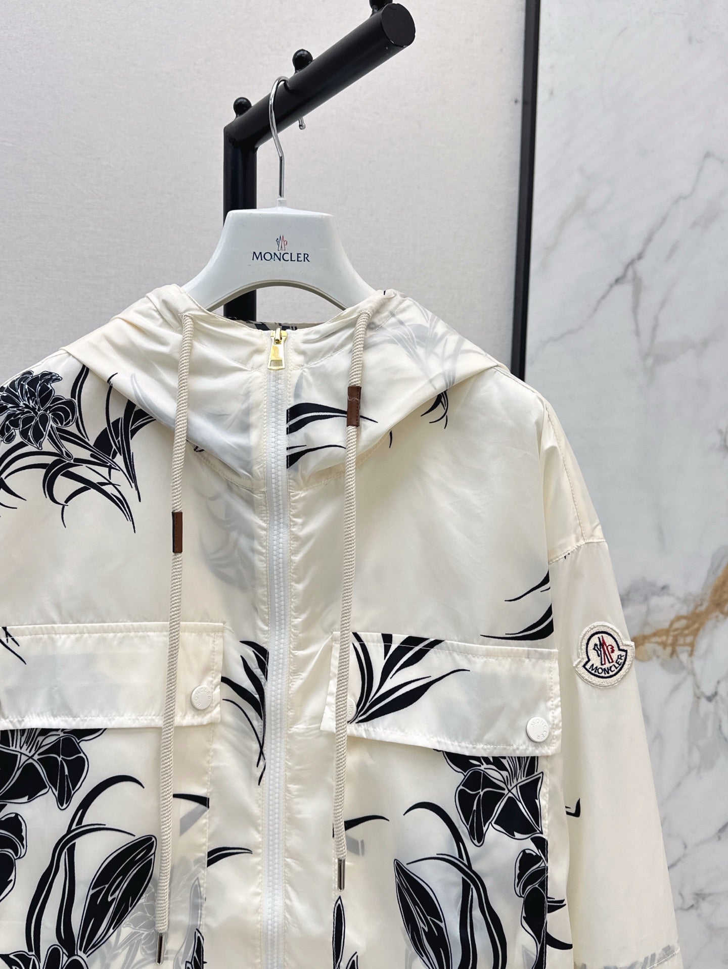 Monc* 25ss floral printed crop hooded jacket