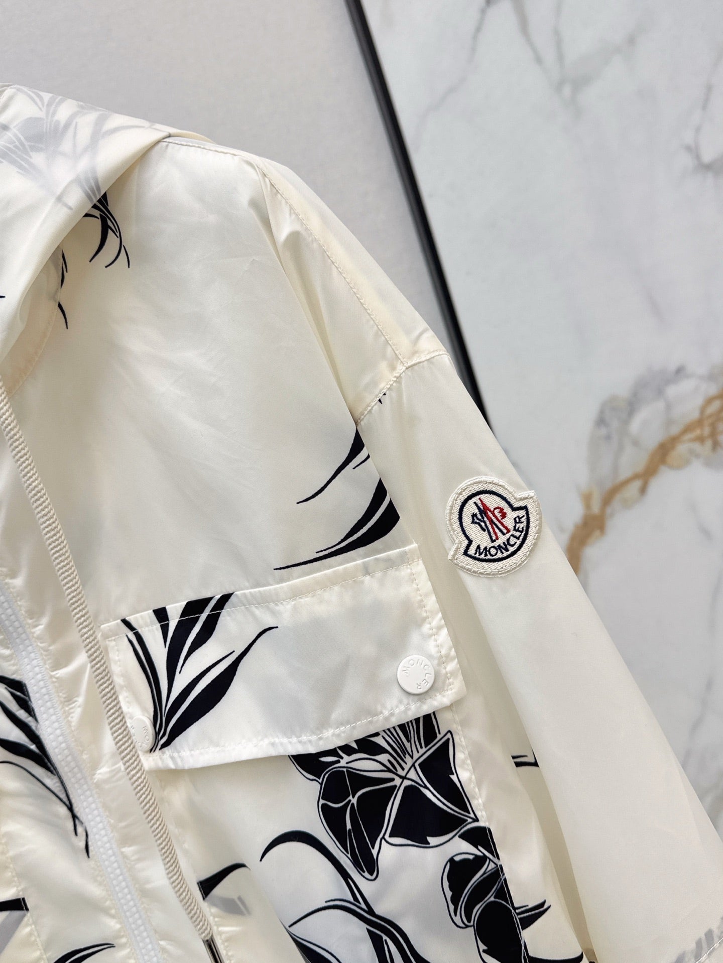 Monc* 25ss floral printed crop hooded jacket