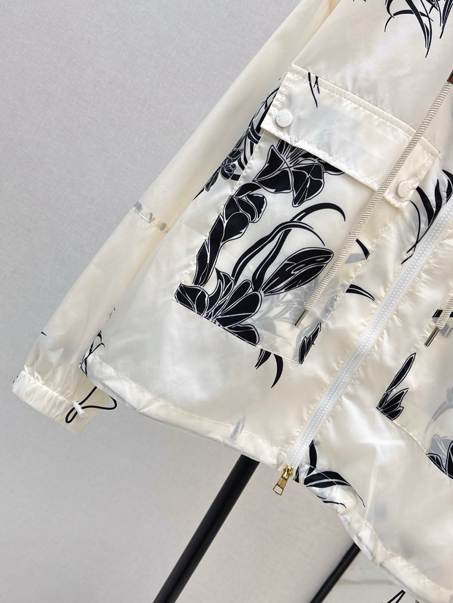 Monc* 25ss floral printed crop hooded jacket
