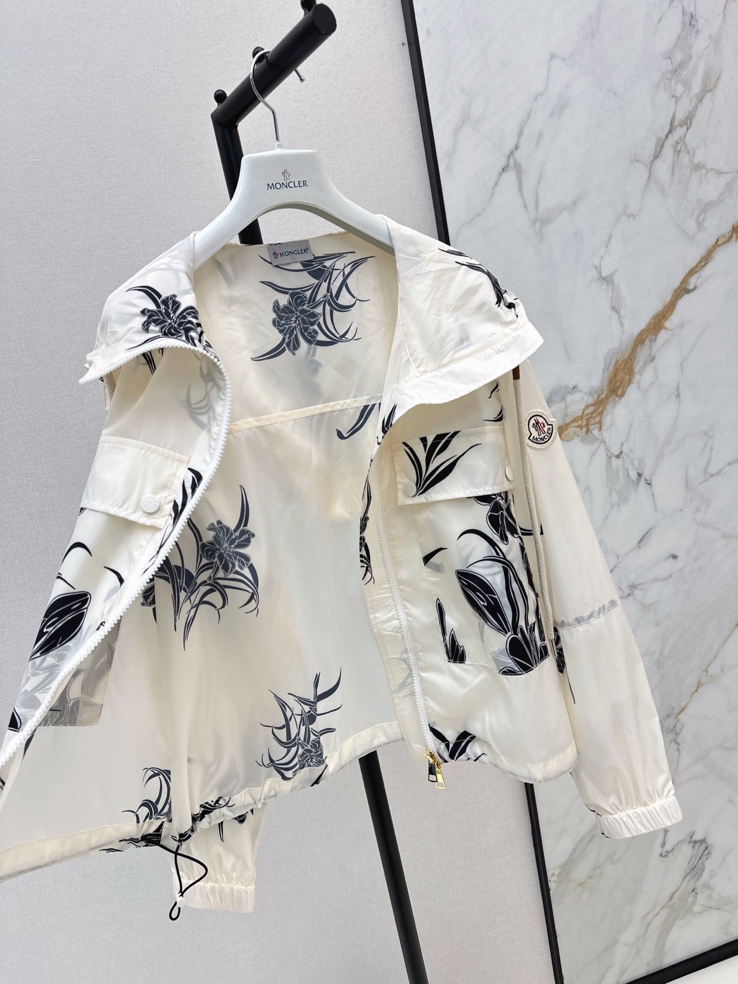 Monc* 25ss floral printed crop hooded jacket