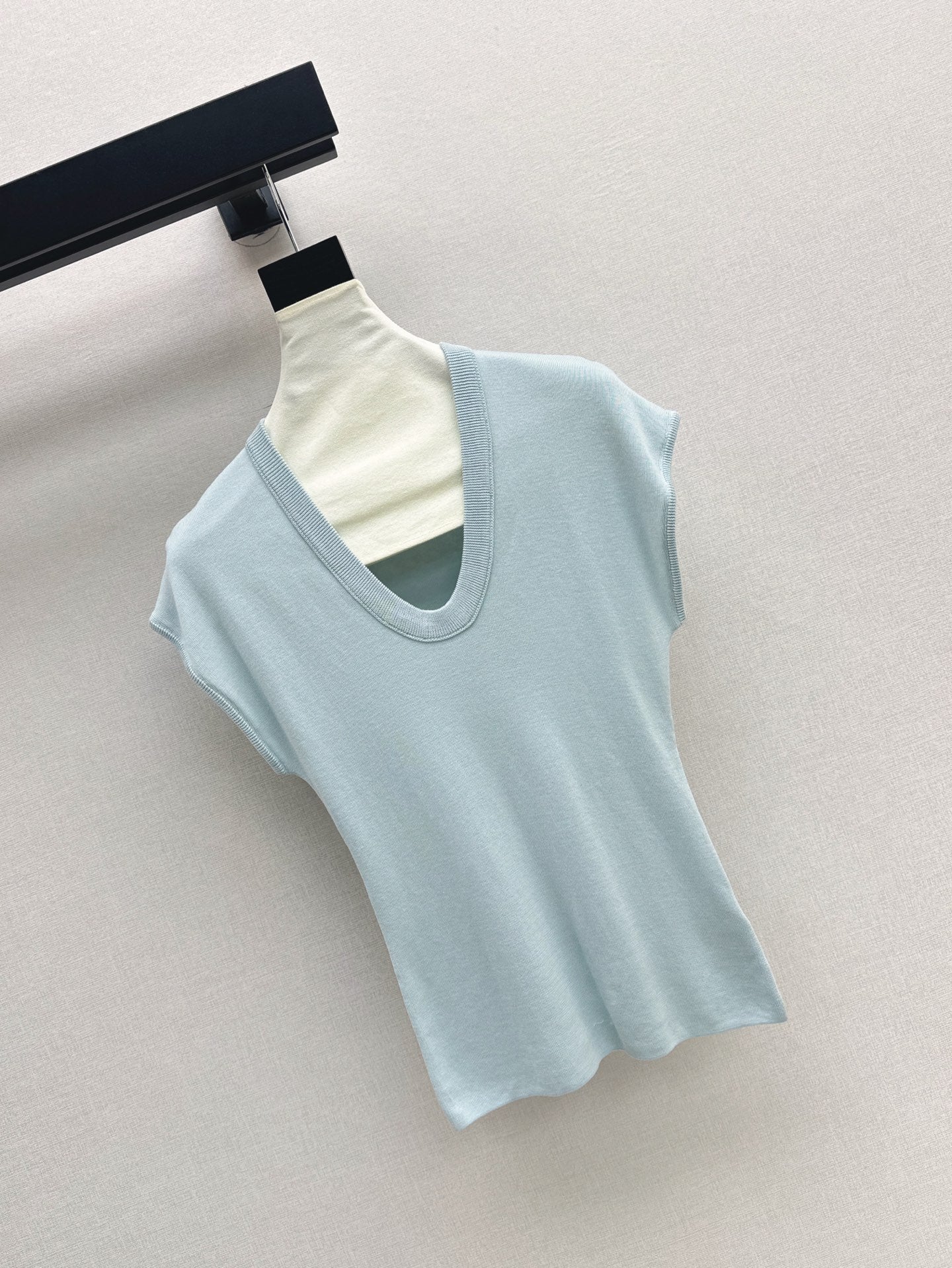 MaxM* 25ss U-neck knitted top