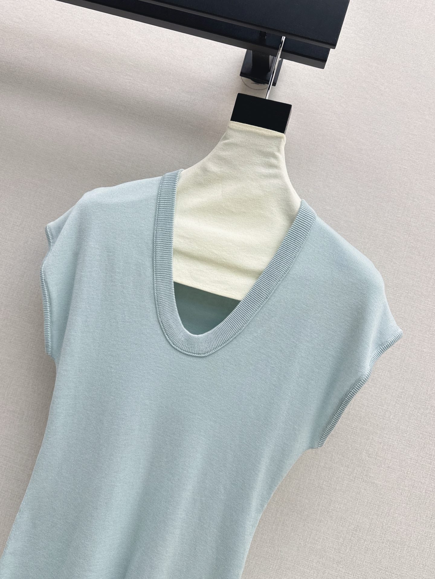 MaxM* 25ss U-neck knitted top