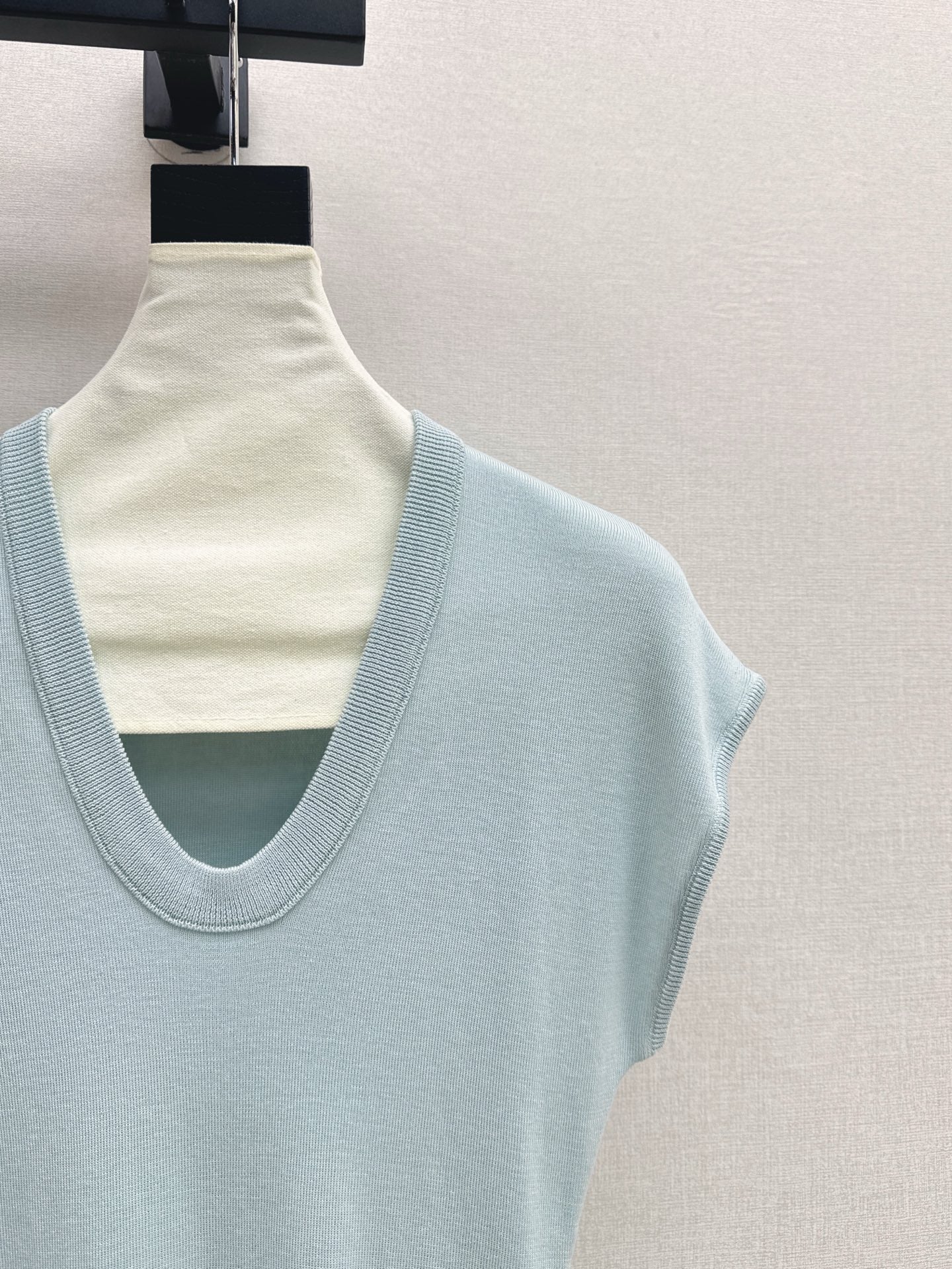 MaxM* 25ss U-neck knitted top