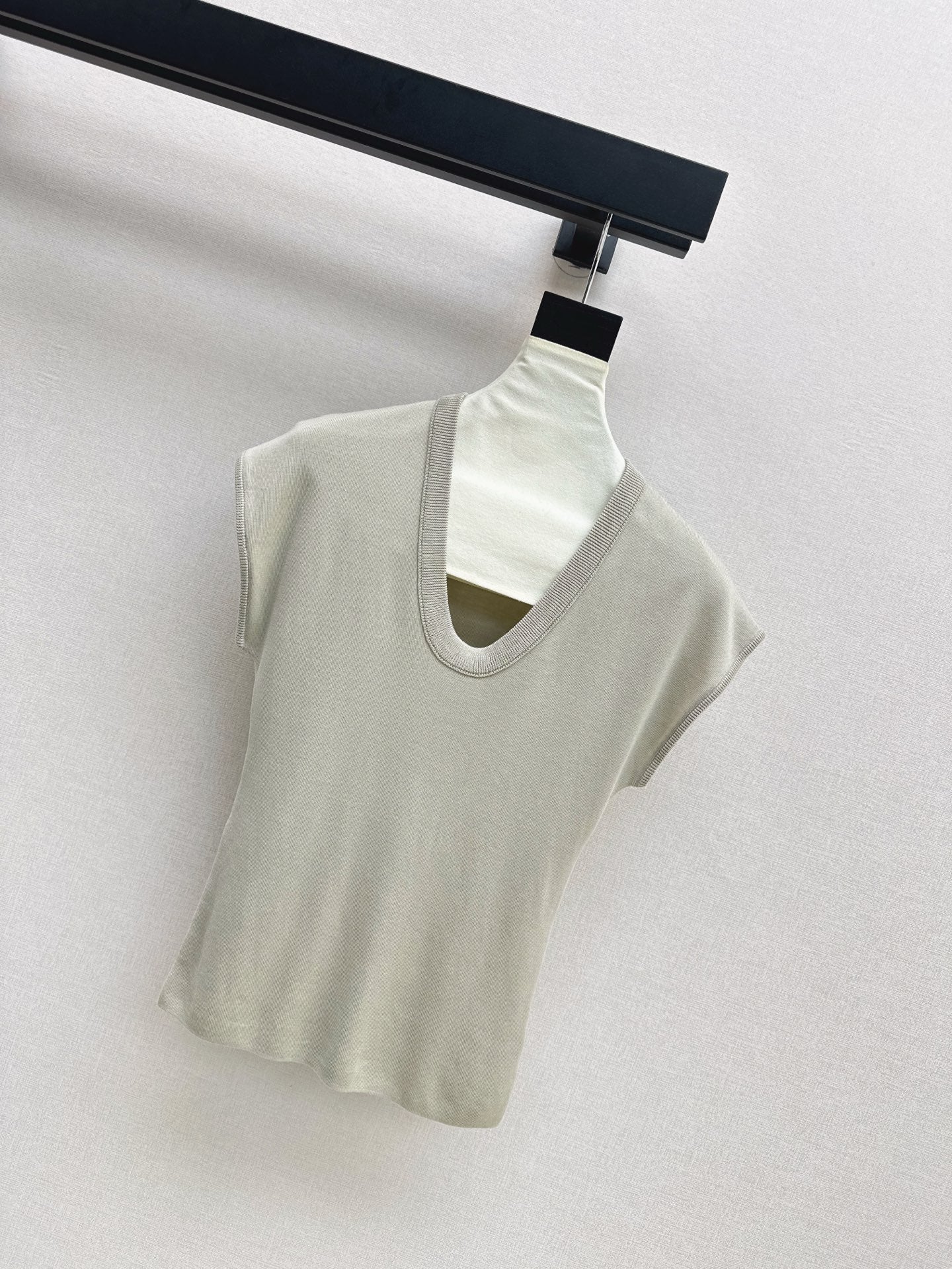 MaxM* 25ss U-neck knitted top