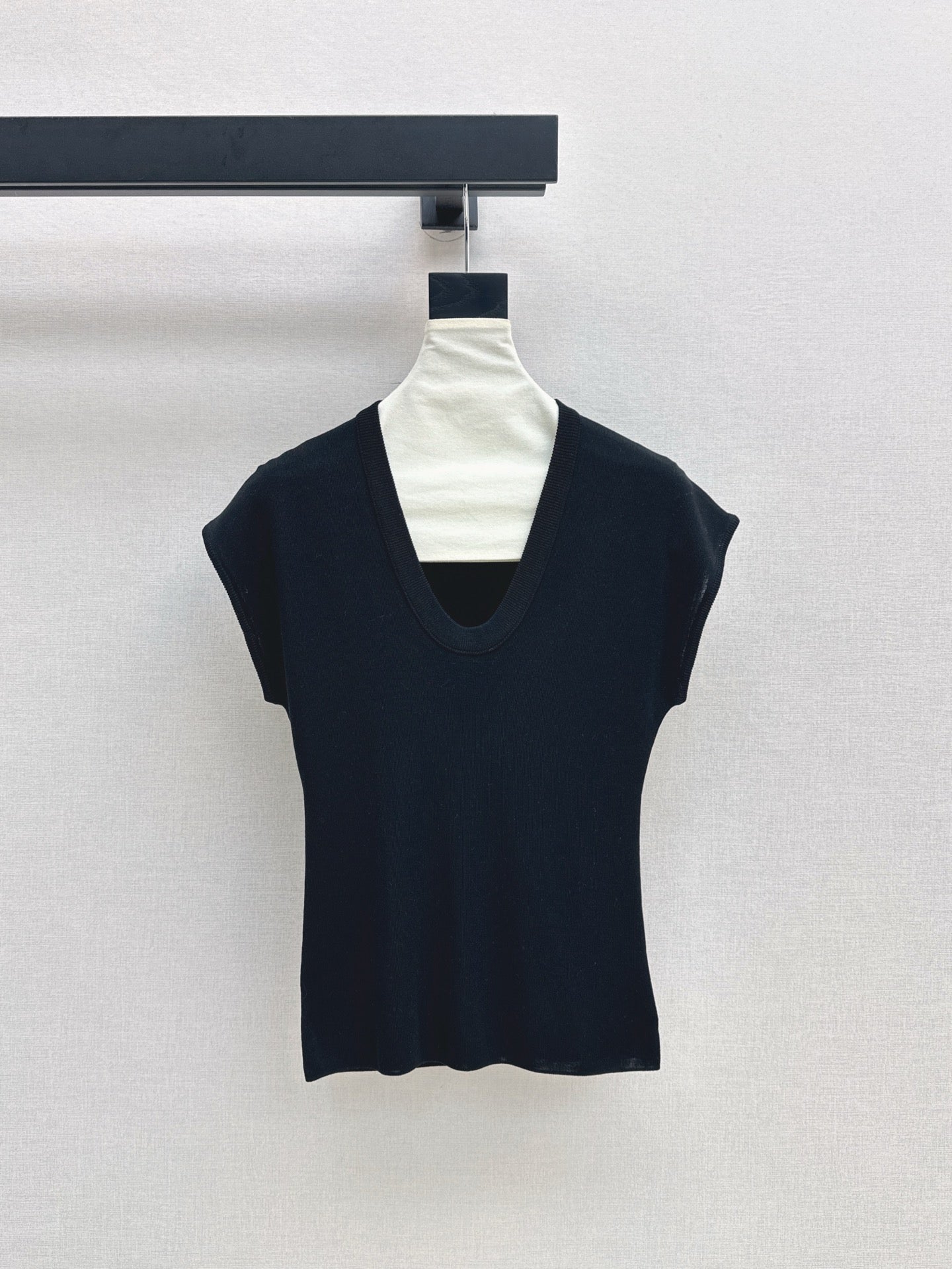 MaxM* 25ss U-neck knitted top