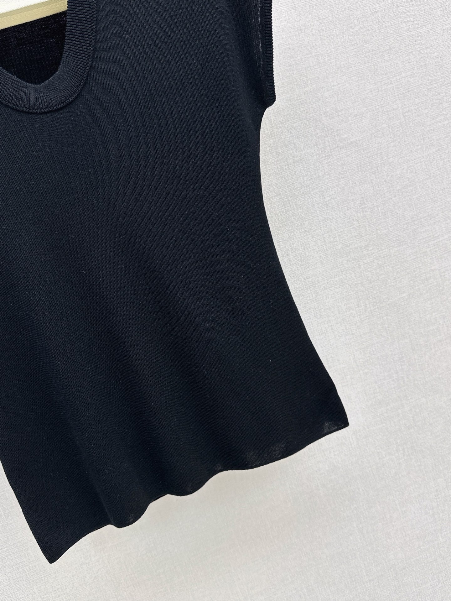 MaxM* 25ss U-neck knitted top