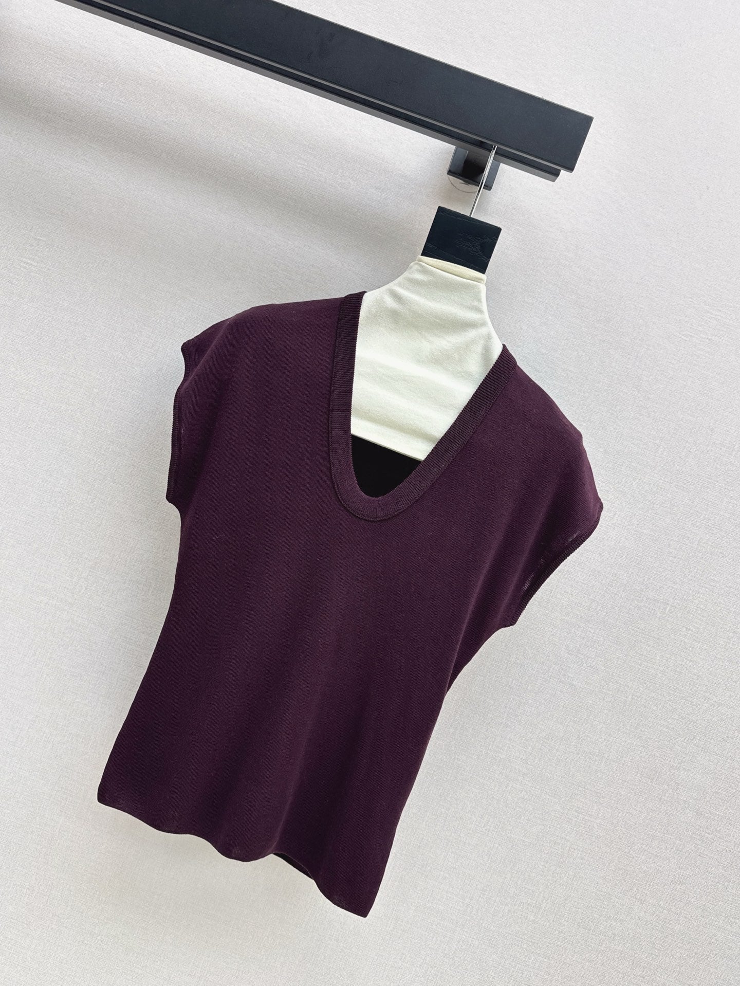 MaxM* 25ss U-neck knitted top
