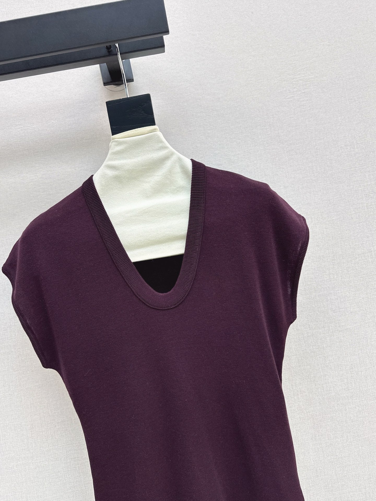 MaxM* 25ss U-neck knitted top